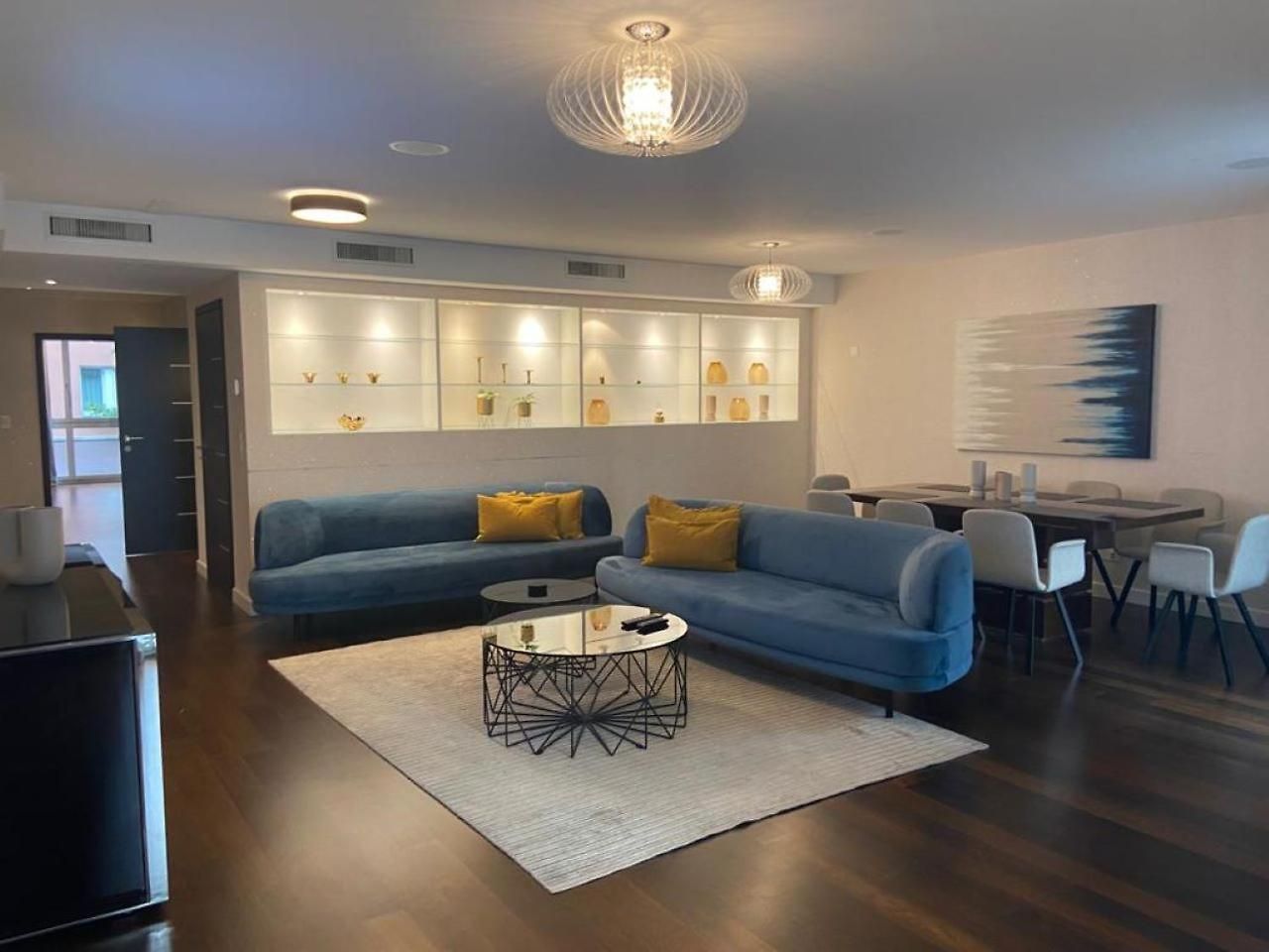 Apartment Luxury 250sqm With Ac & Parking *