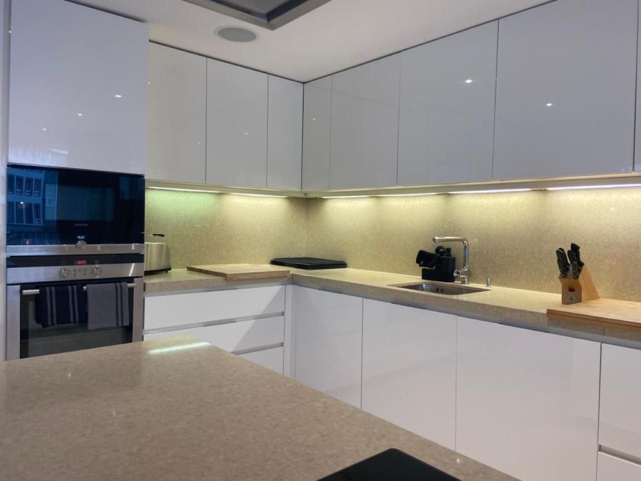 Apartment Luxury 250sqm With Ac & Parking