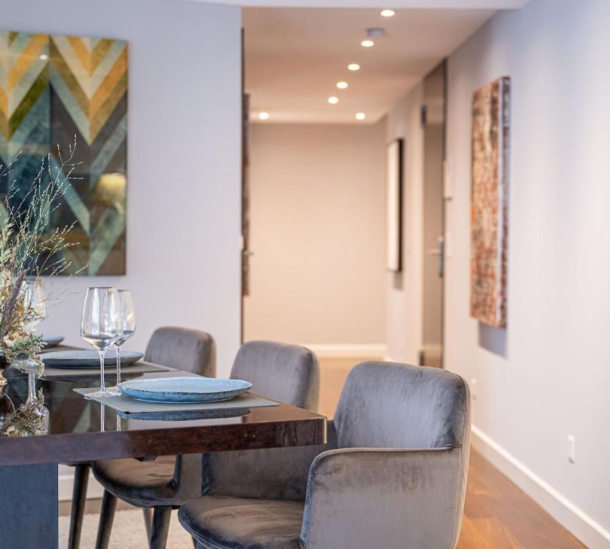 Luxury 250sqm With Ac & Parking *