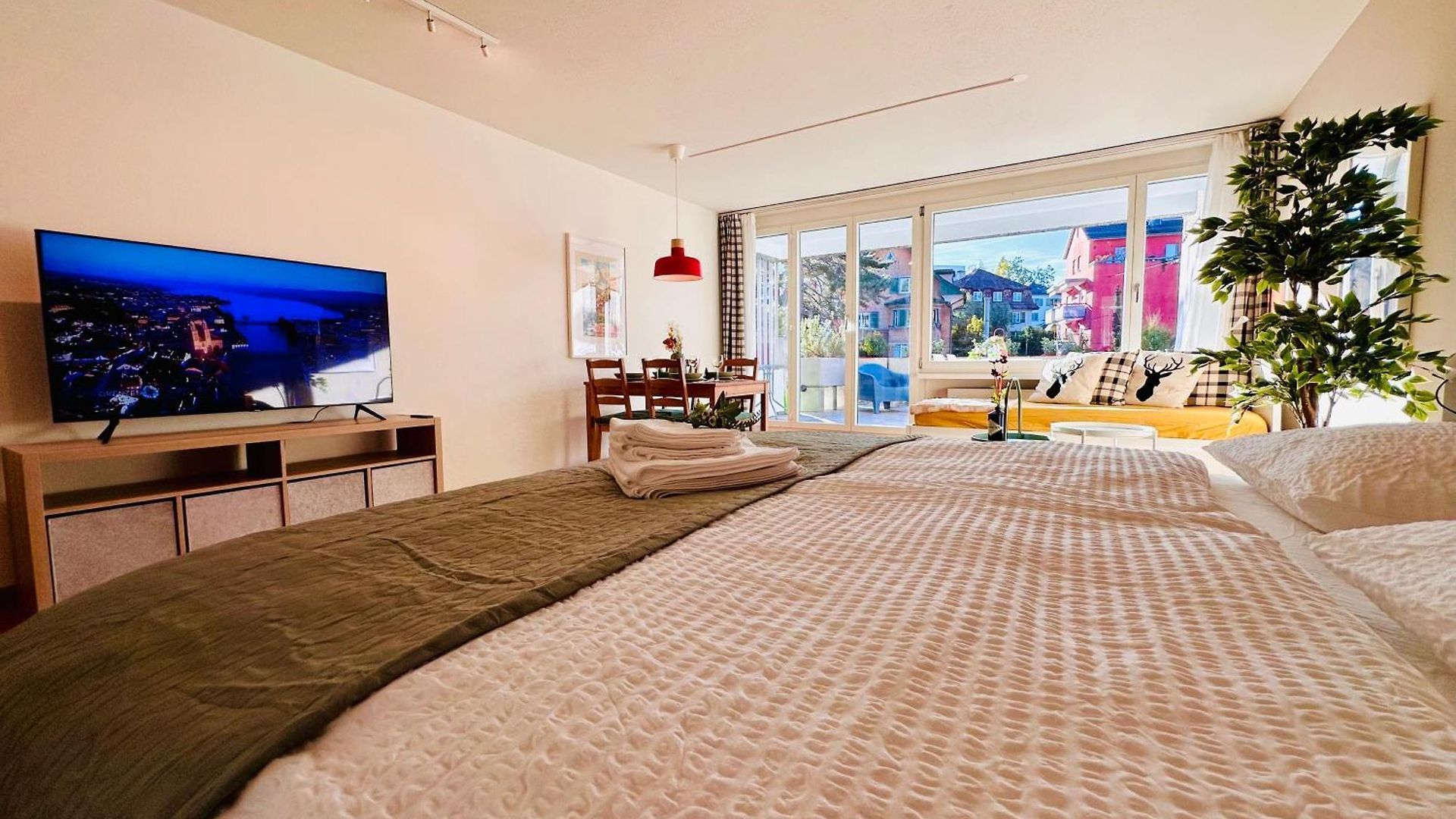 New With Sunny Terrace & Air Condition Zurich