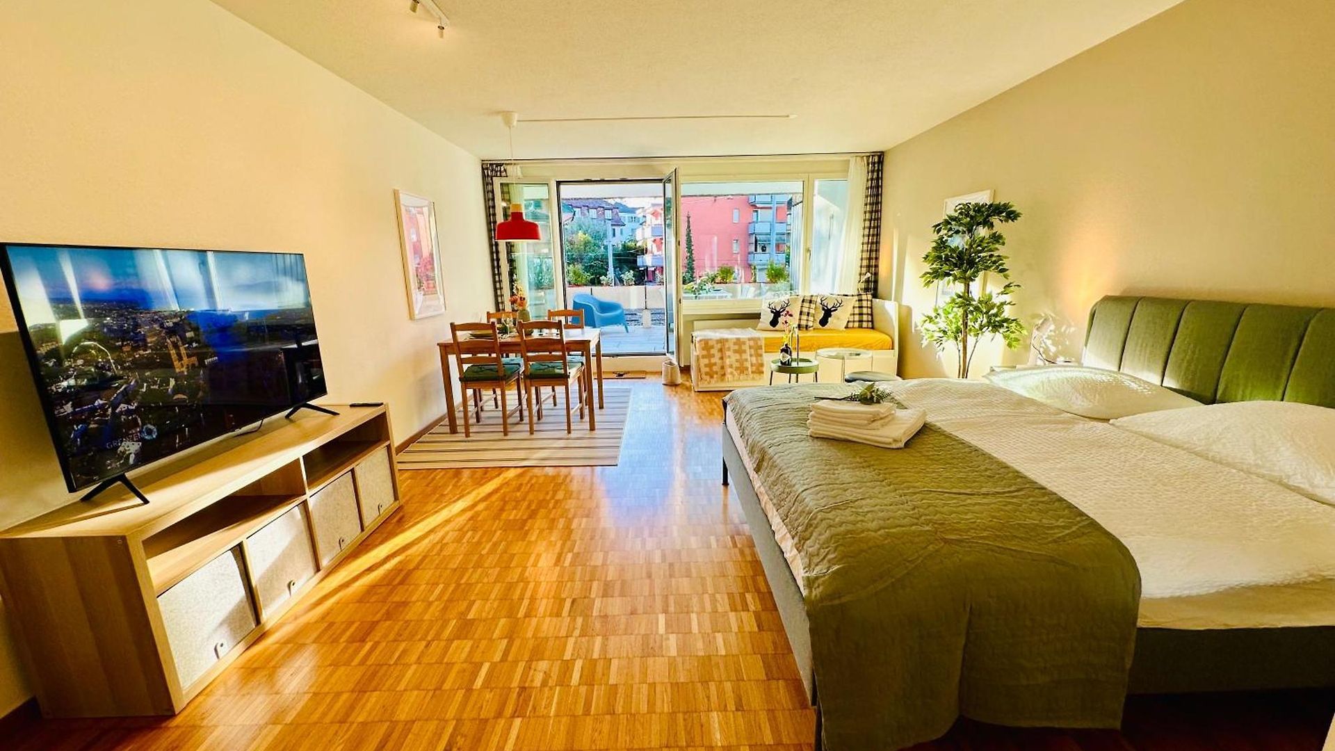 New With Sunny Terrace & Air Condition * Zurich