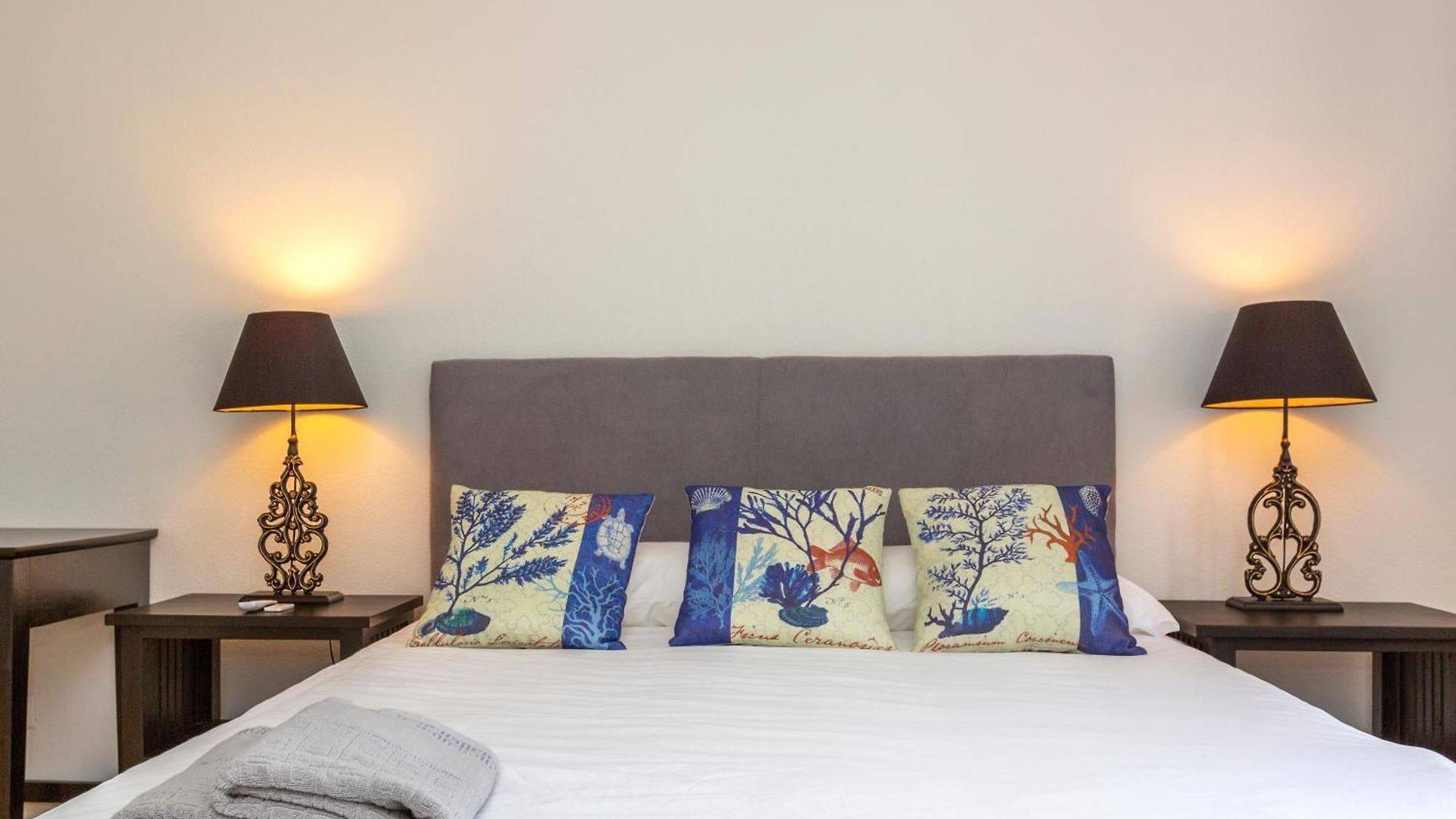 Kaya 3a - Downtown 2br With Balcony *
