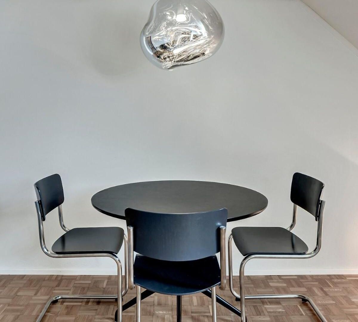 Prime With Designer Furniture In District 4 Apartment *