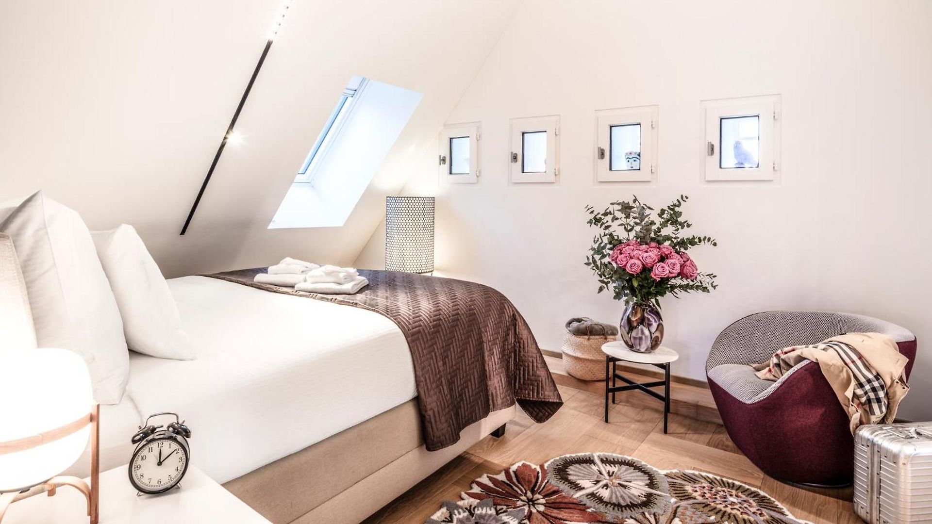 Bahnhofstrasse Designer Penthouse Private Rooftop *
