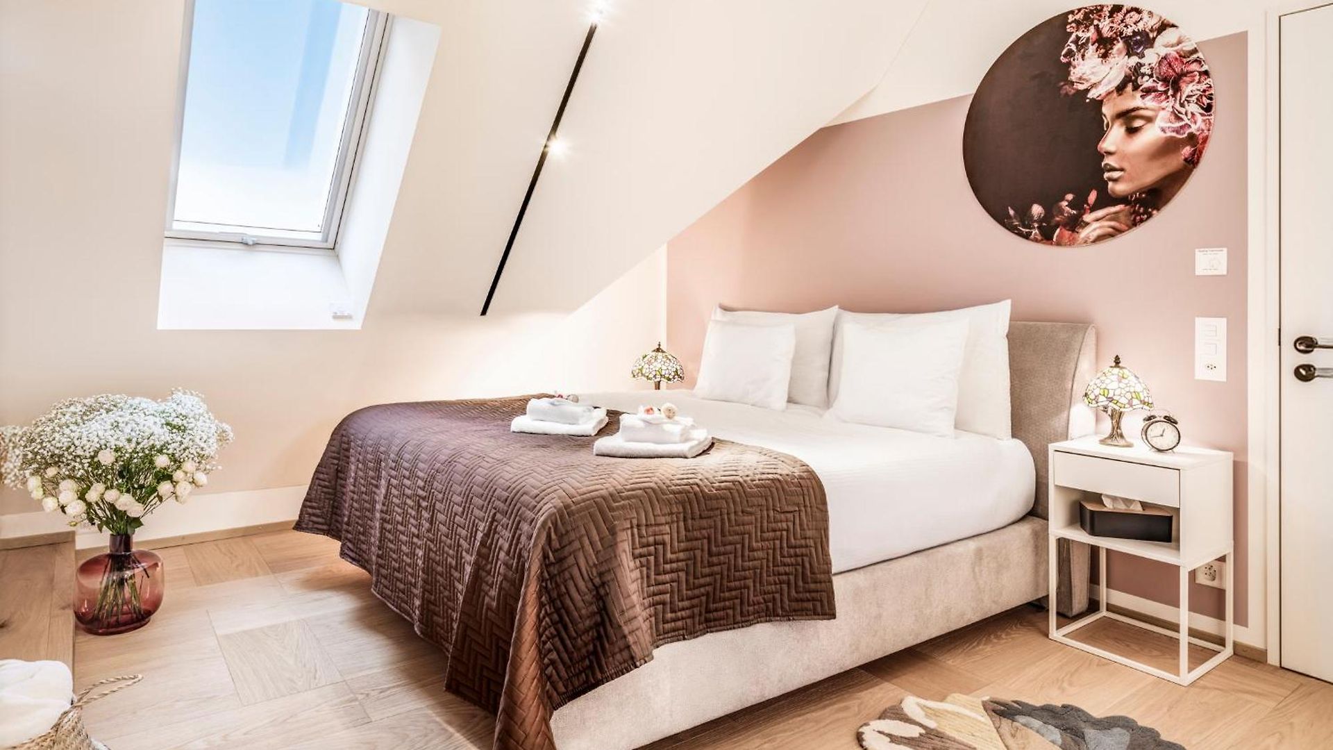 Bahnhofstrasse Designer Penthouse Private Rooftop *
