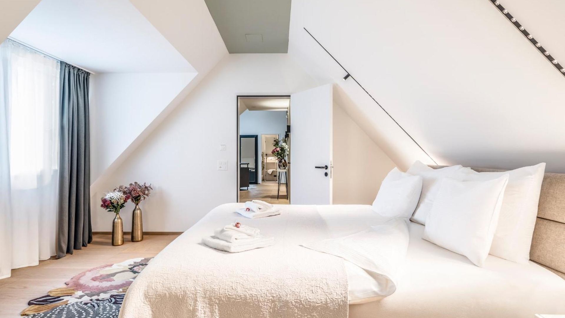 Bahnhofstrasse Designer Penthouse Private Rooftop * Zurich