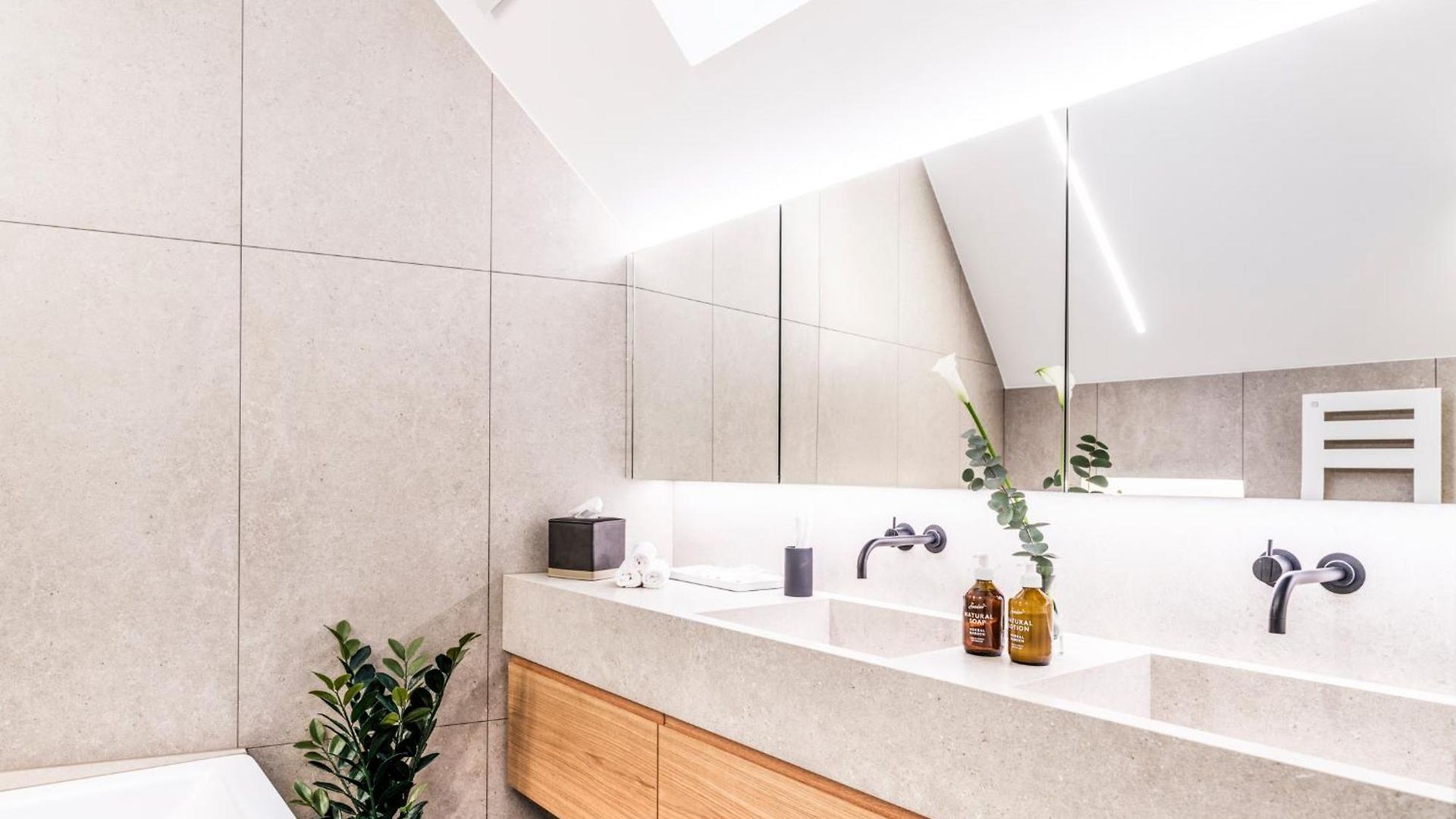 Bahnhofstrasse Designer Penthouse Private Rooftop * Zurich