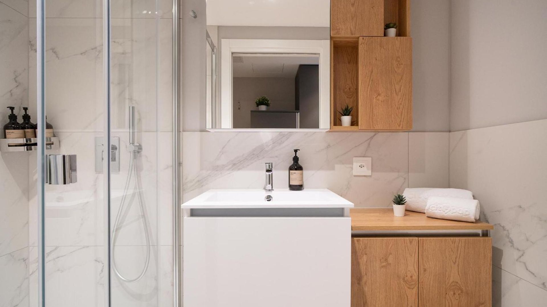 Apartment Pop 2night - Self Check-in Zurich