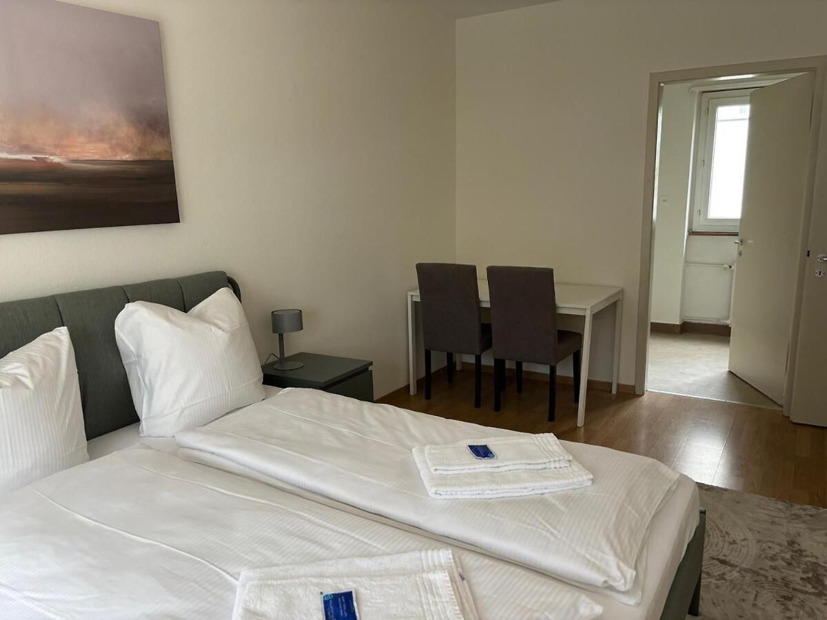 Modest In The Center - Cross 4 Apartment Zürich