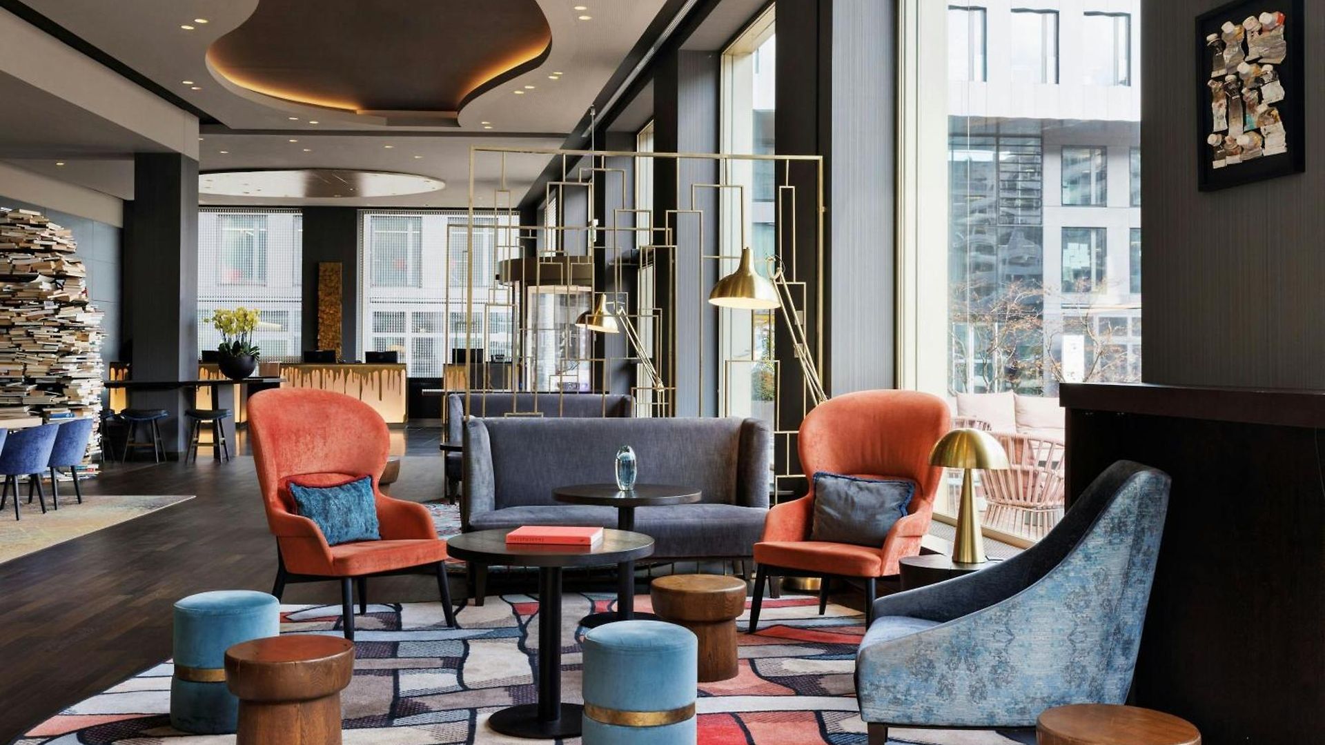 Hotel Renaissance Tower 5*