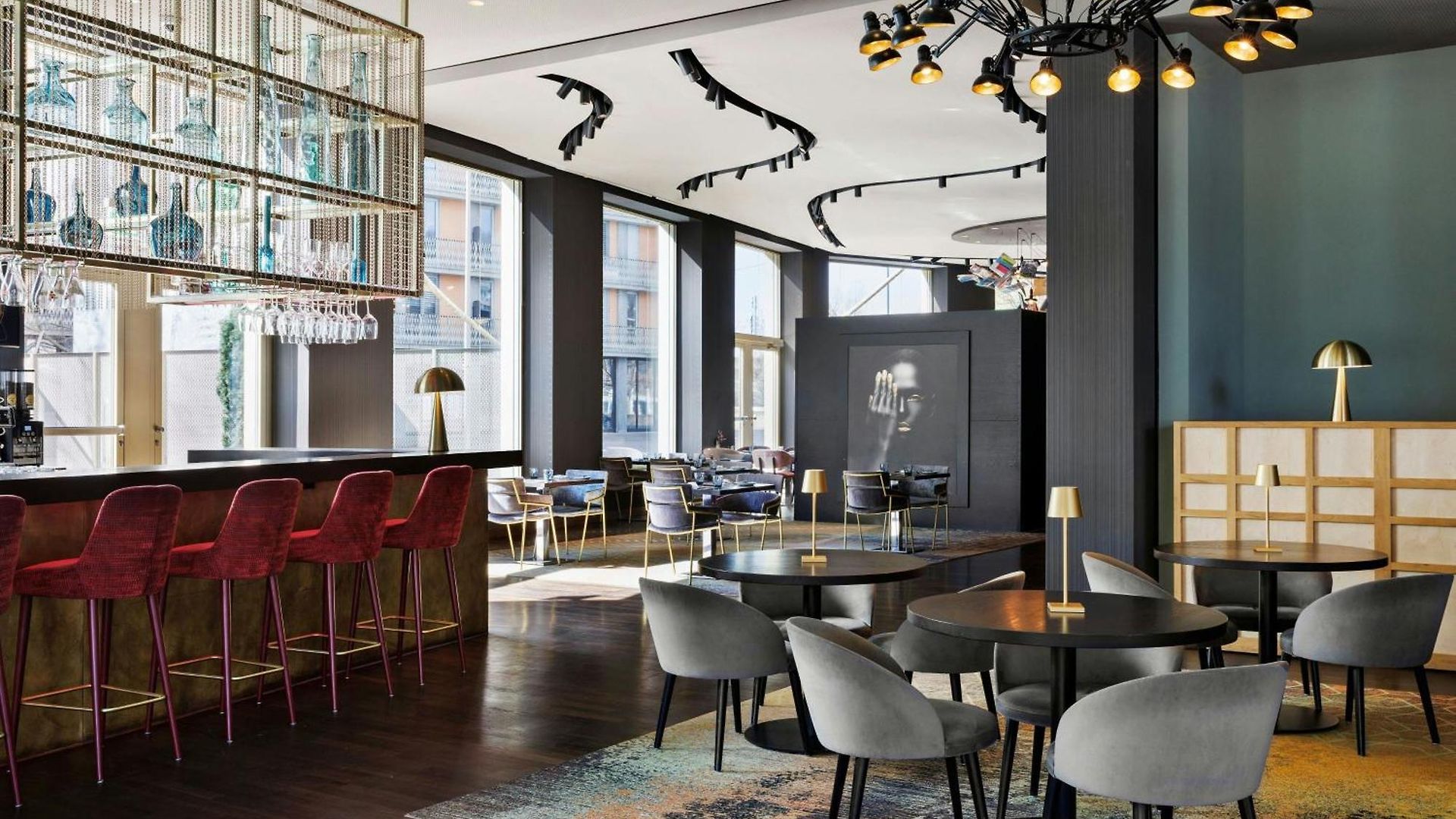 Hotel Renaissance Tower