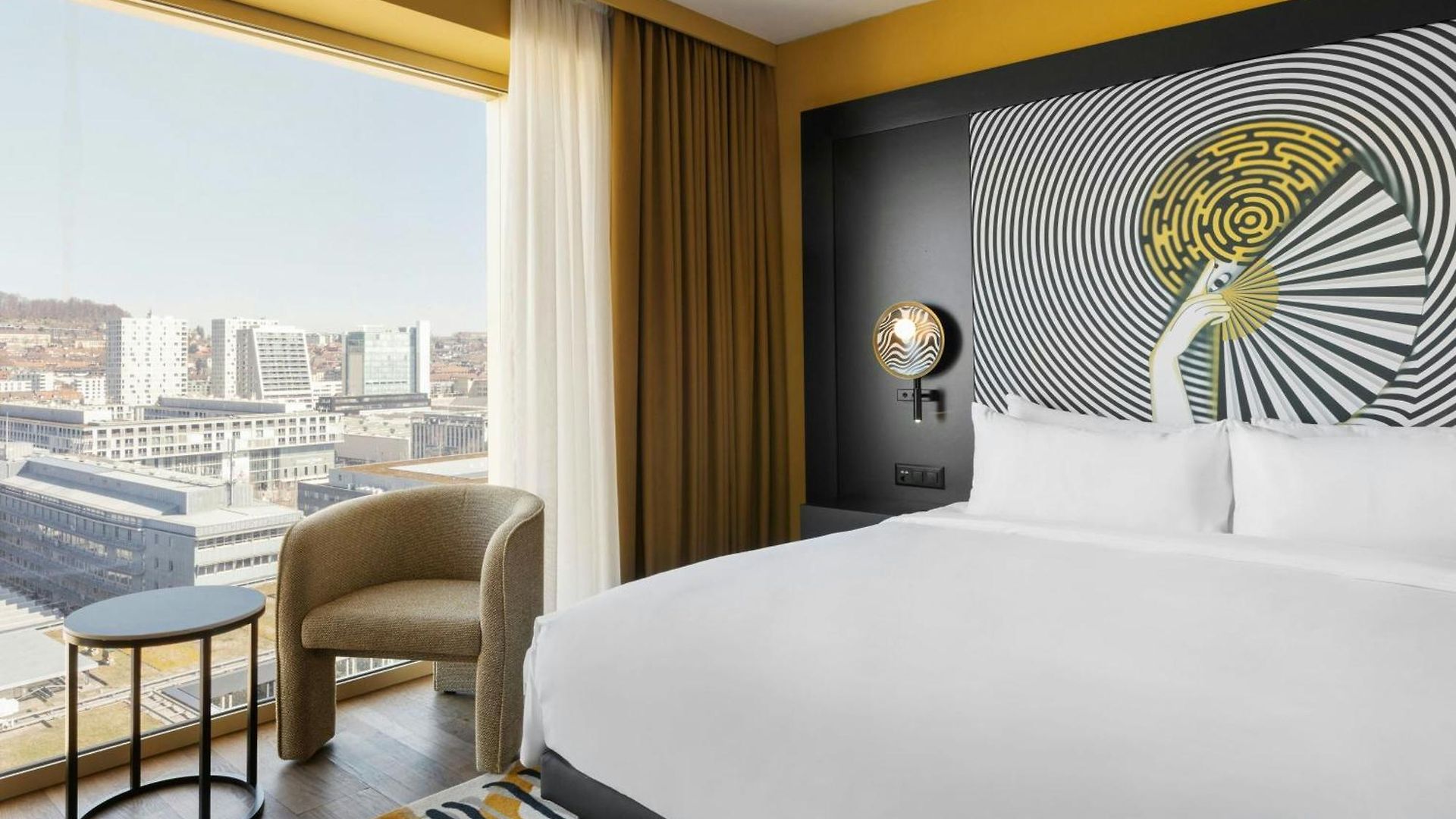 Hotel Renaissance Tower
