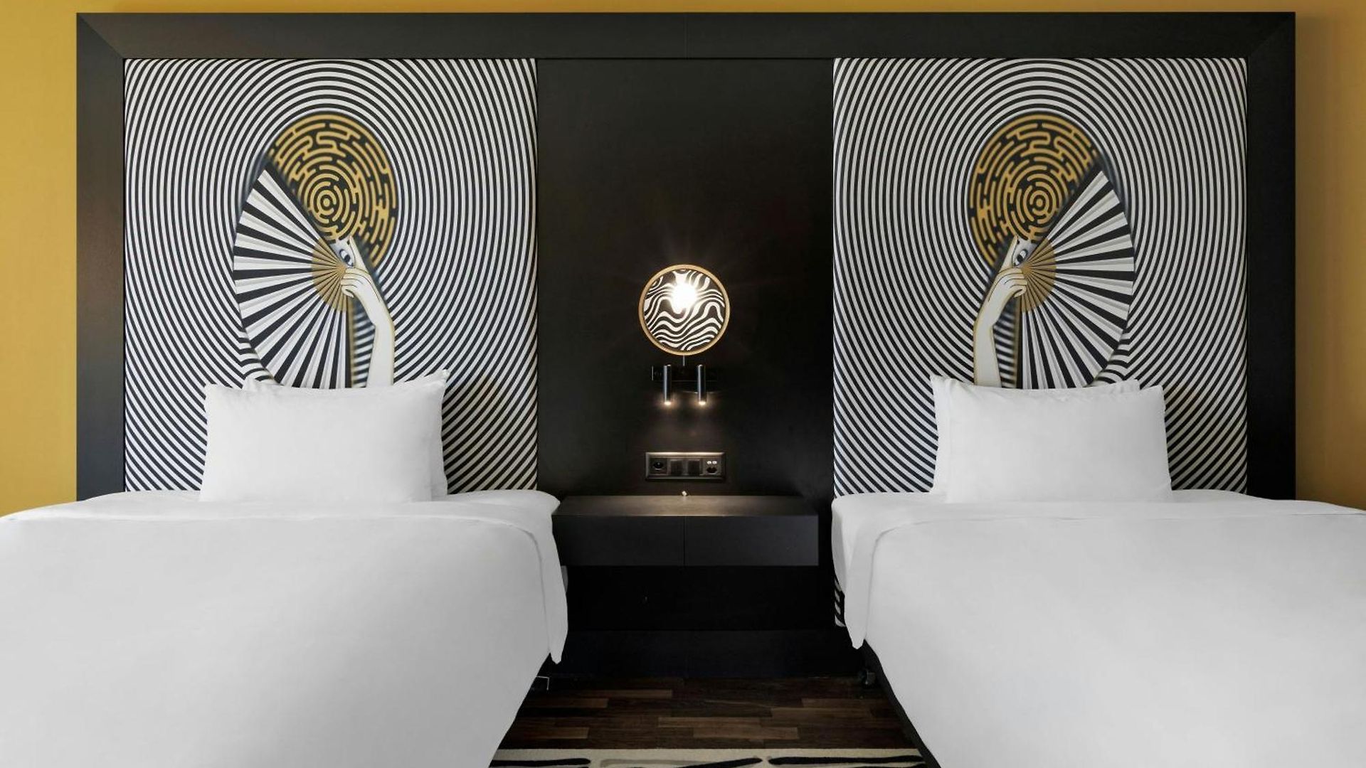Renaissance Tower Hotel 5*