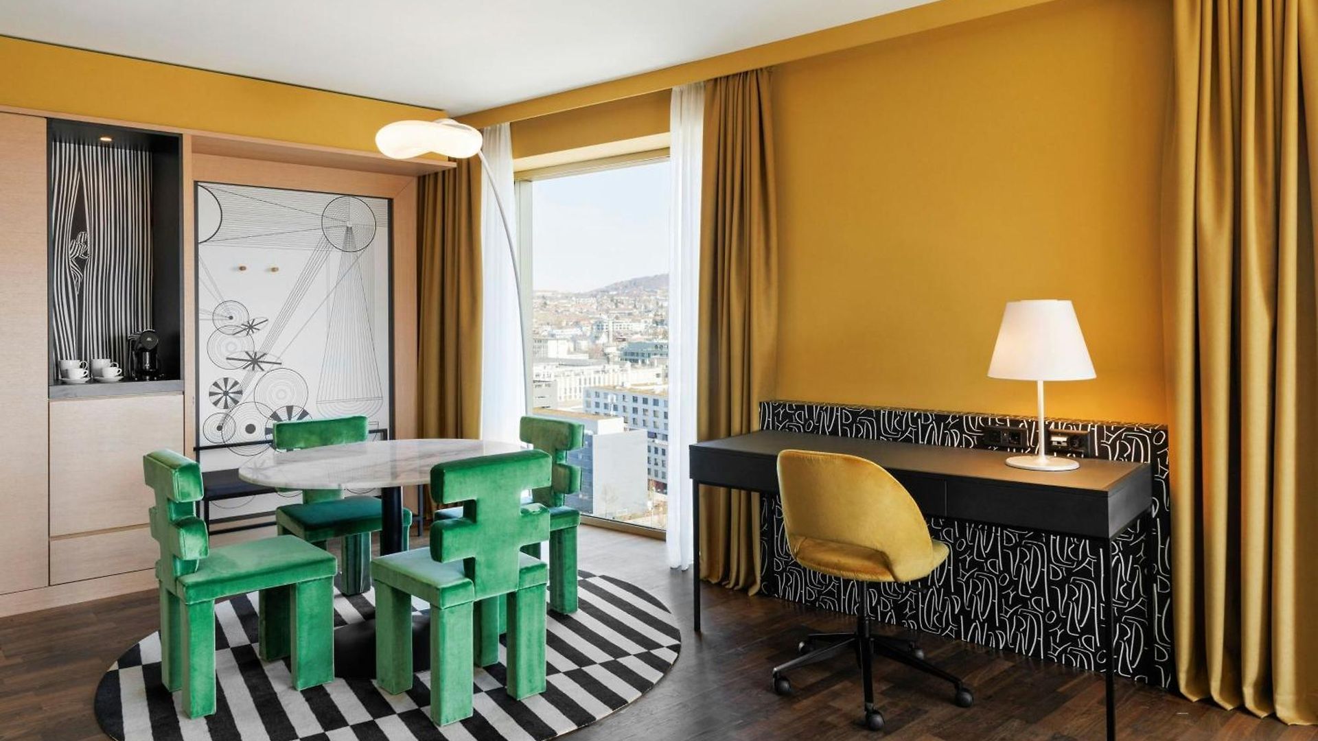 Hotel Renaissance Tower 5*