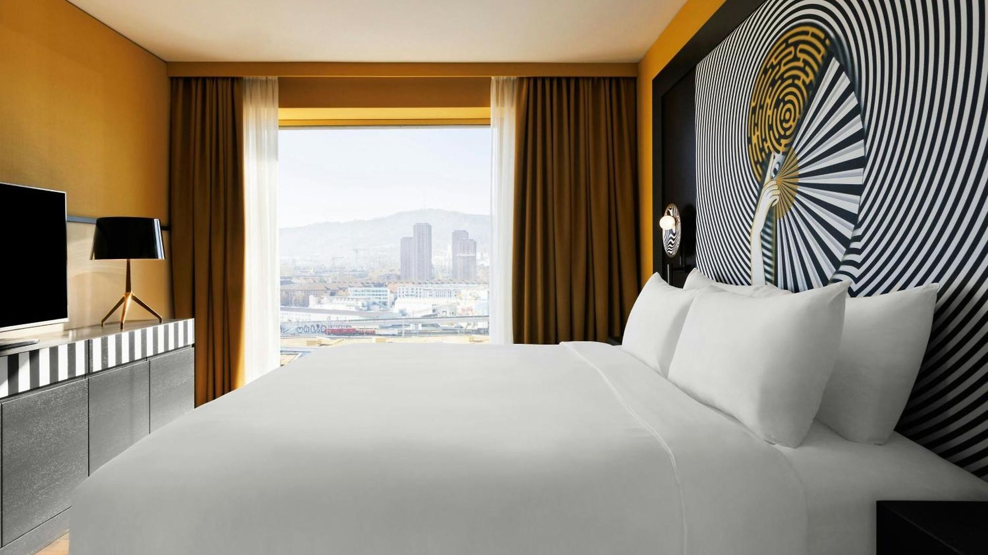 Renaissance Tower Hotel 5*