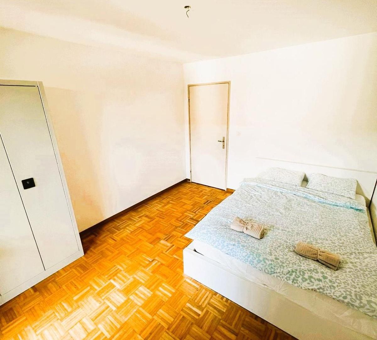 Zurich Center Flats With Balcony - Rigid Apartment Zurich