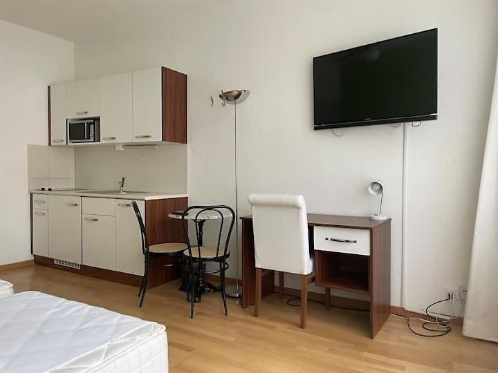 Renovated Near Sees - Self Checkin Apartment *