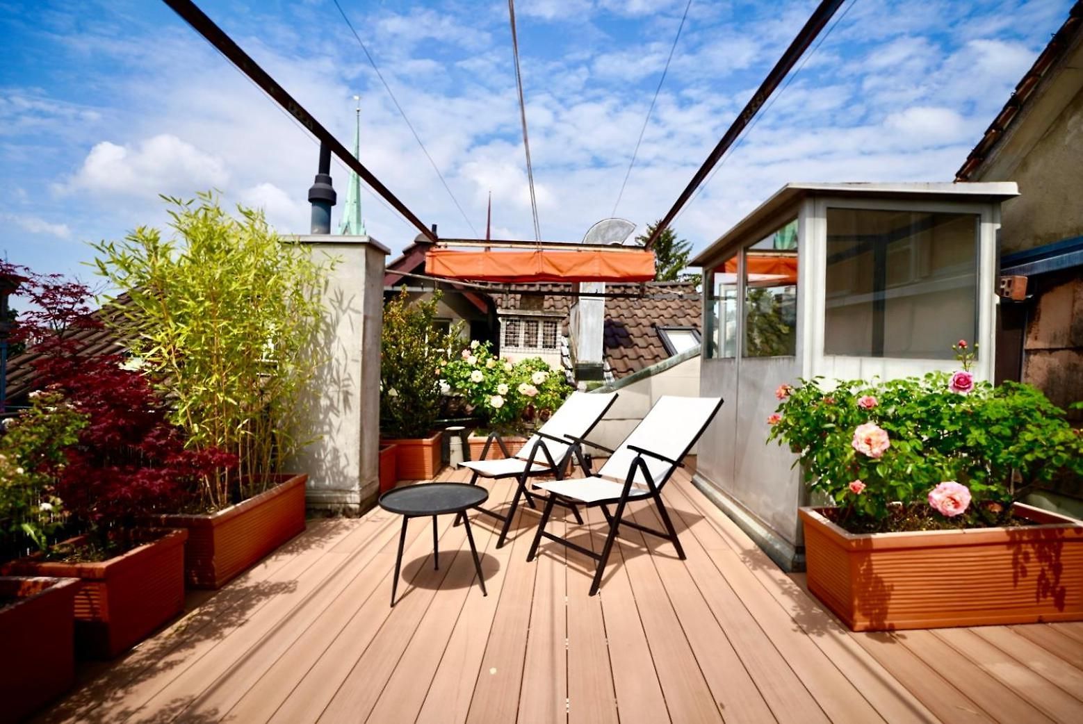 Rooftop Maisonette In Old Town Apartment *