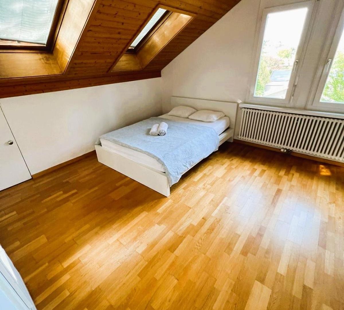Zurich Center Flats With Balcony - Rigid Apartment