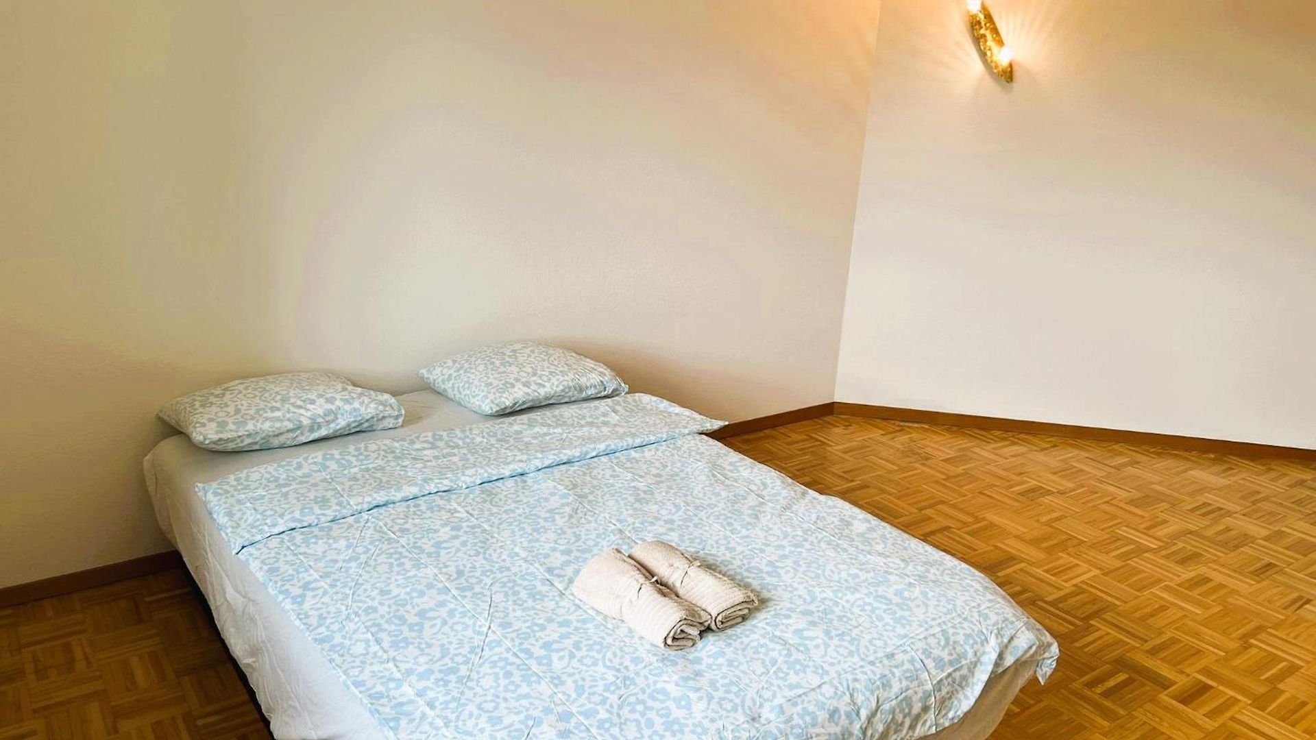 Zurich Center Flats With Balcony - Rigid Apartment *