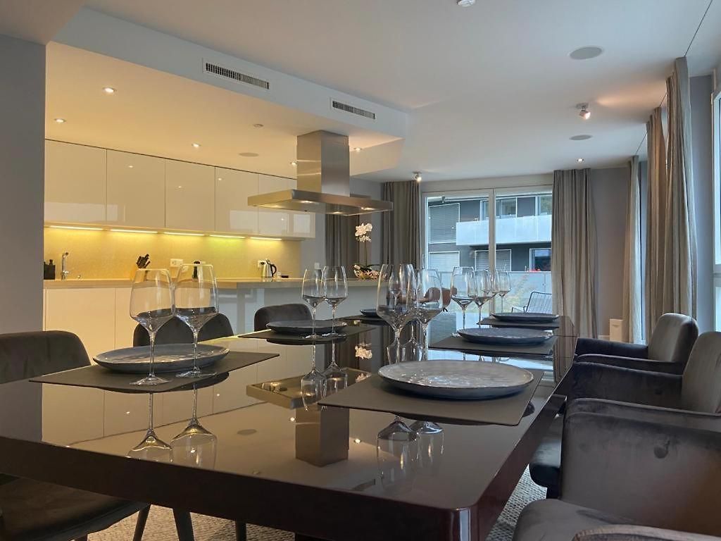 Luxury 250sqm With Ac & Parking *