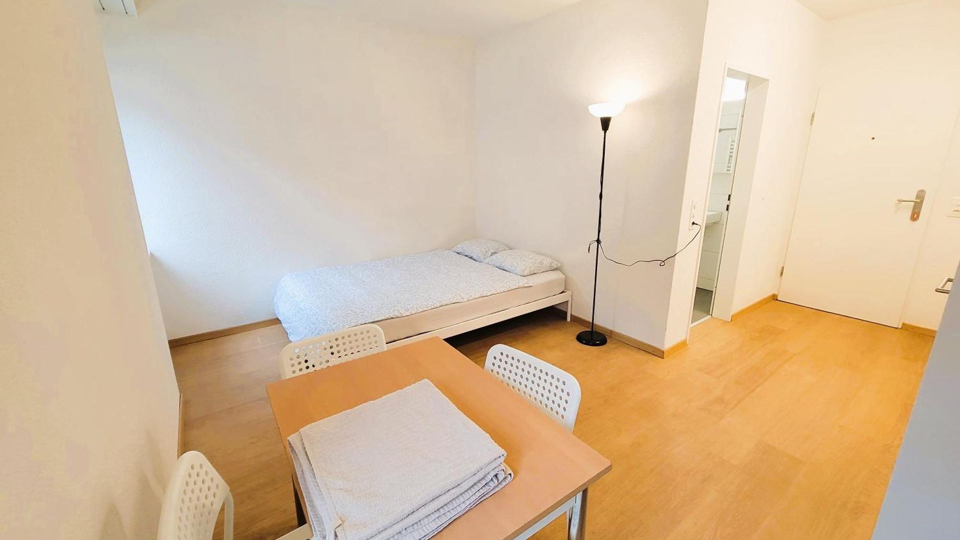 Center Next To Hb Main Train Station La - Self Checkin Apartment *