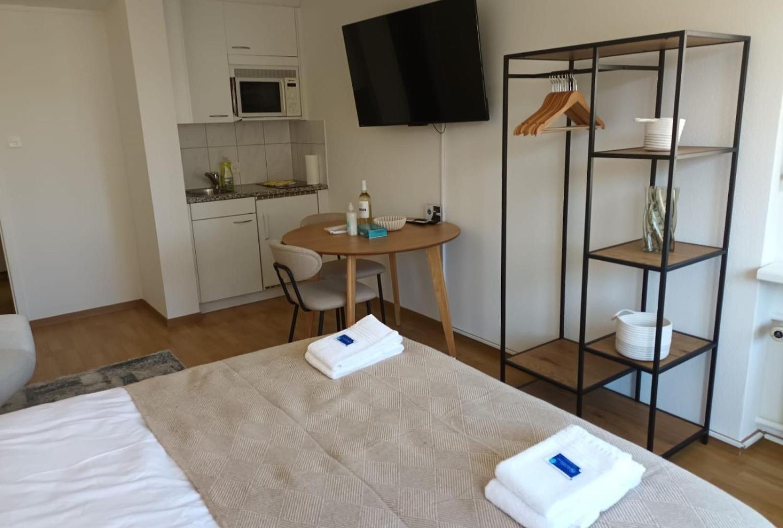 Smart In The Center - Crown 46 Apartment *