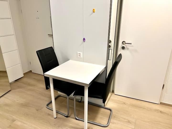 Center Downtown With Balcony Erlach - Self Checkin Apartment Zurich