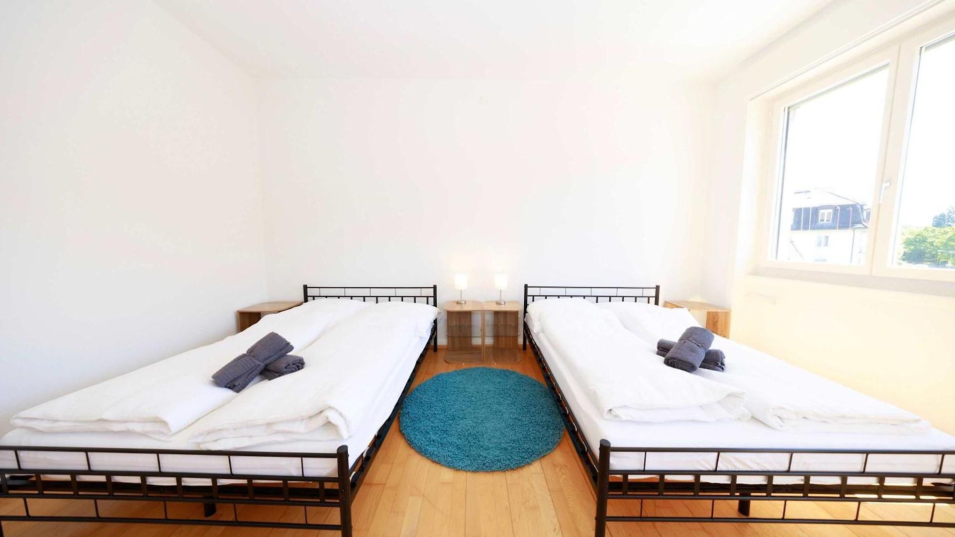 Apartment Gem Steps To Tram Family & Group
