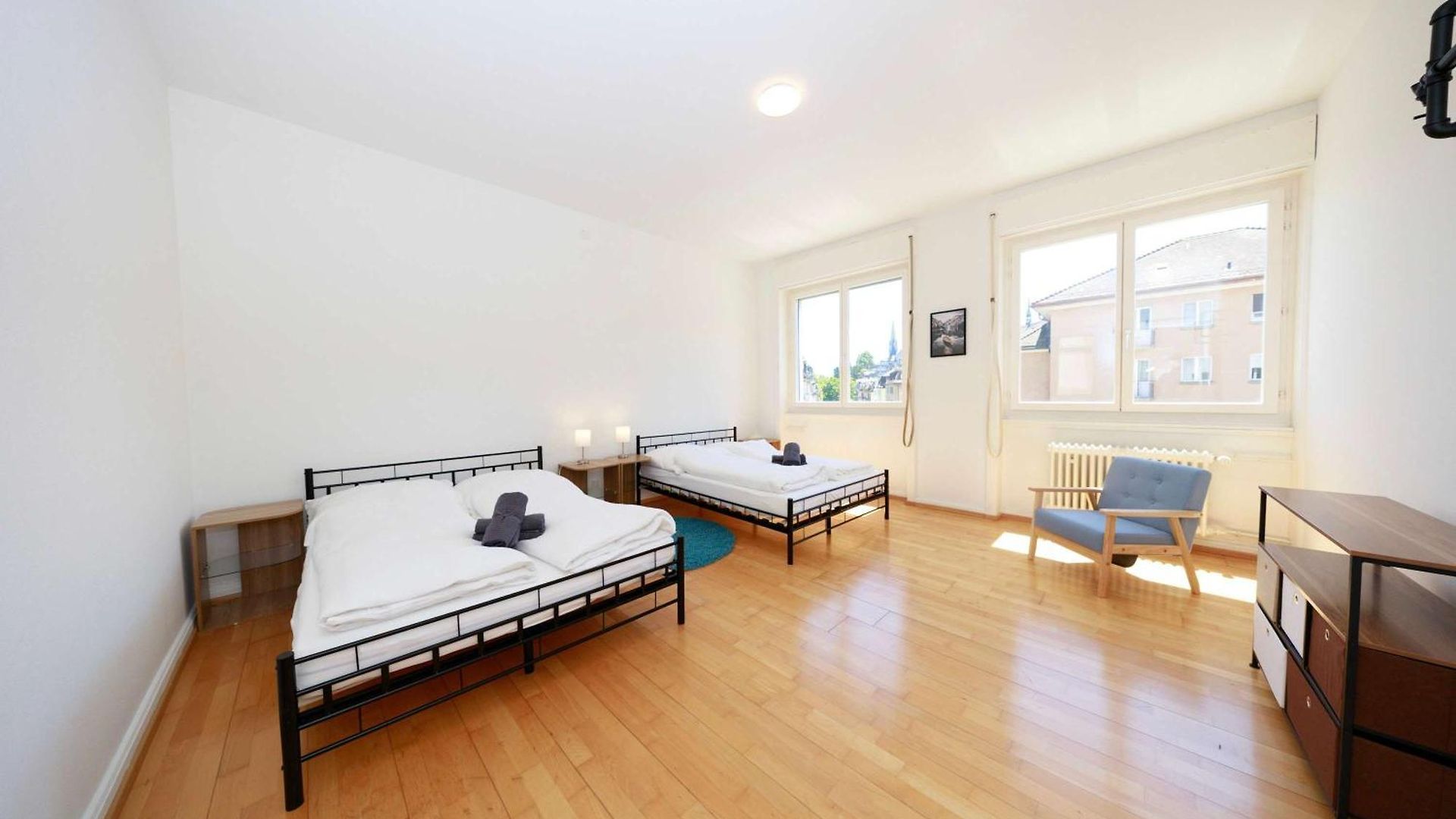 Gem Steps To Tram Family & Group Apartment *