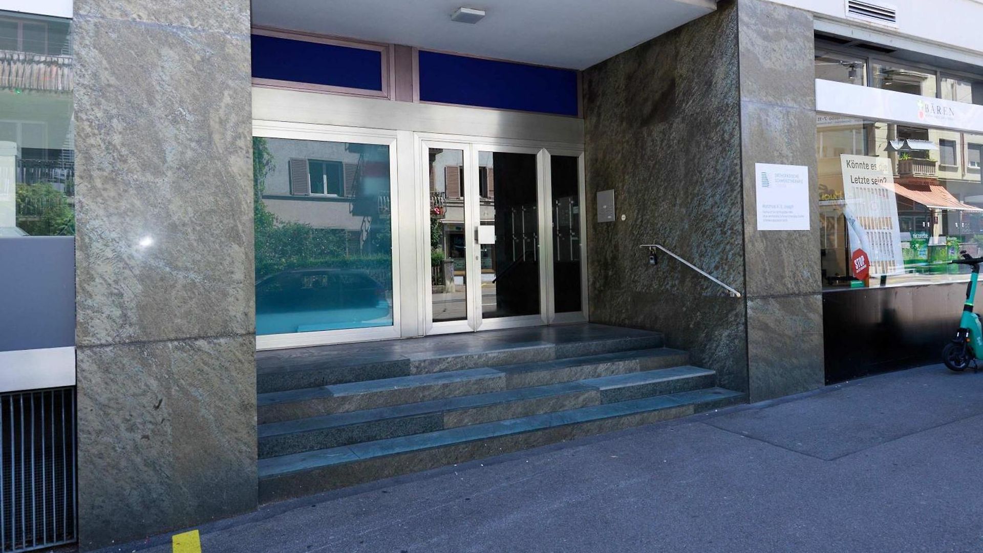 Gem Steps To Tram Family & Group Zurich