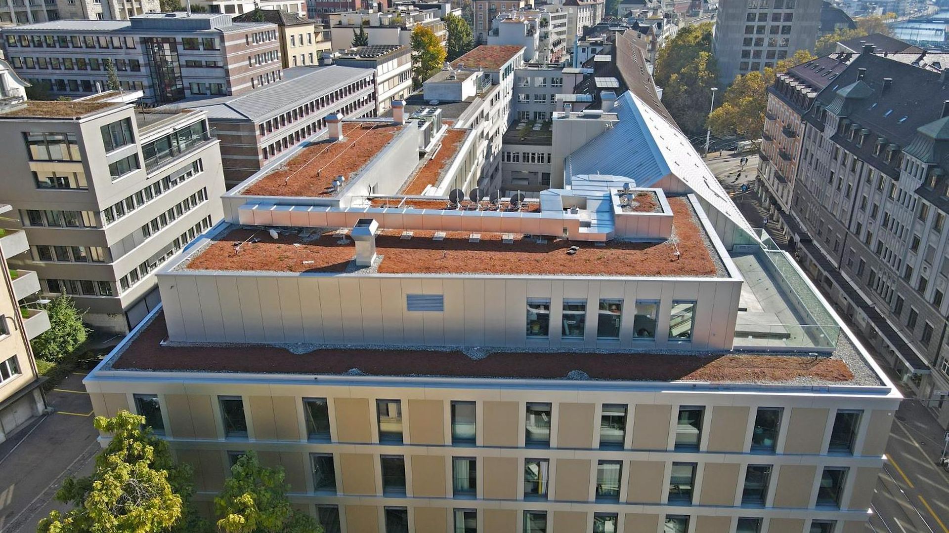 Adagio Center 4*