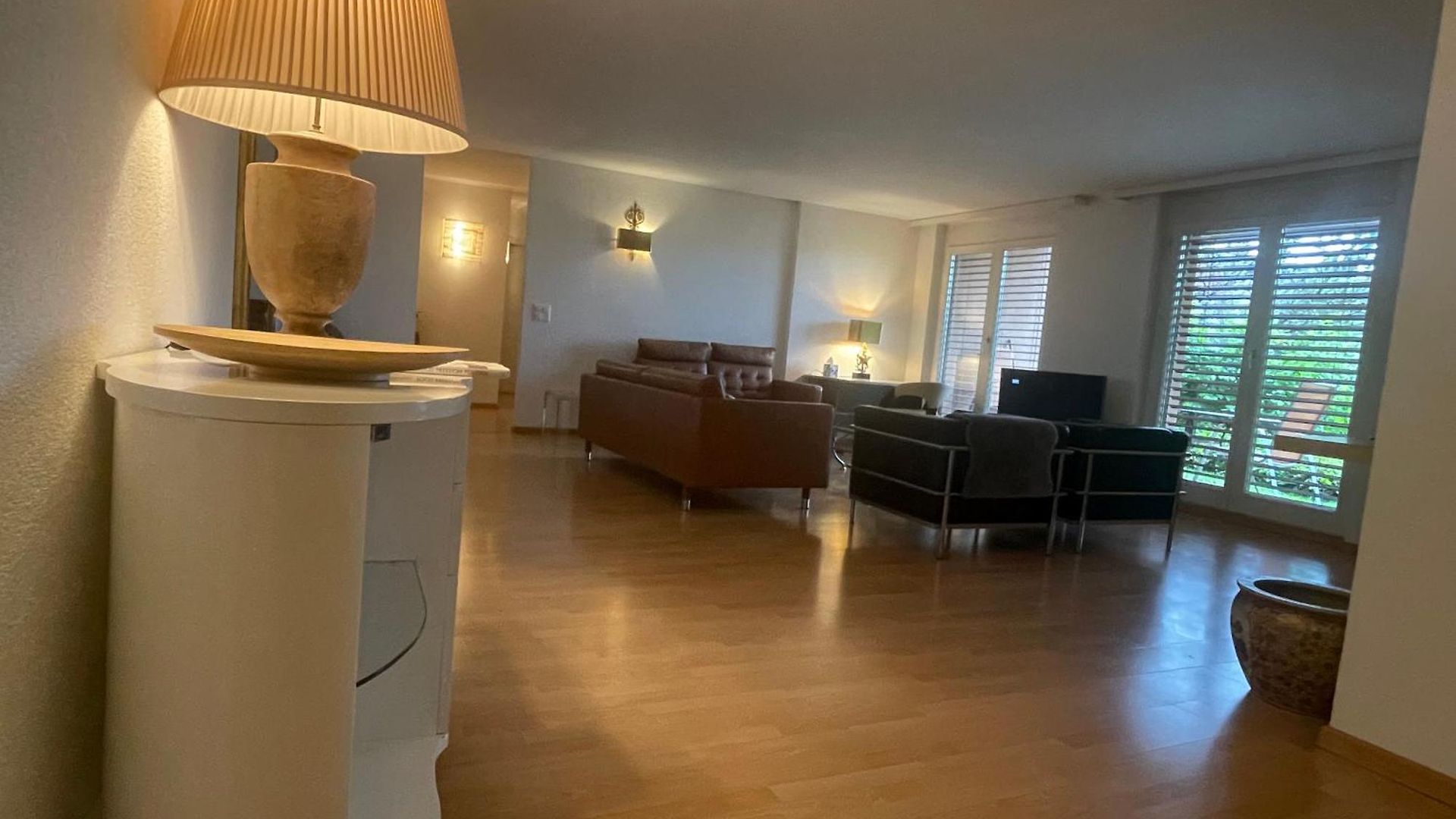 Centrally Located, Spacious Modern Apartment