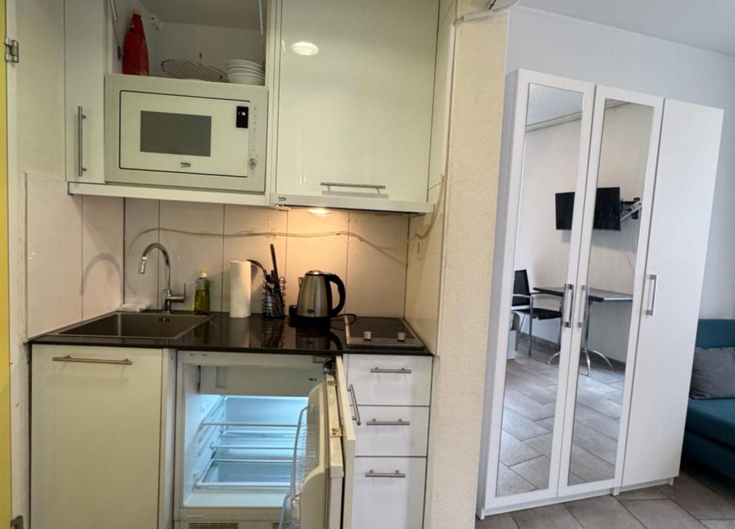 Center En-suite Budget Self Check In, Eth Hb Apartment *