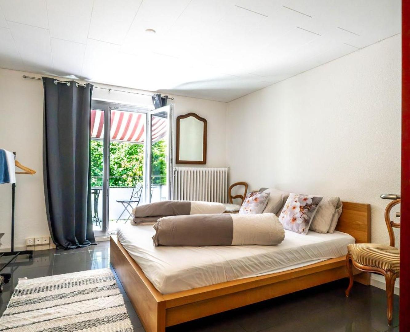 Privatunterkunft Sunny Near Airport Zürich