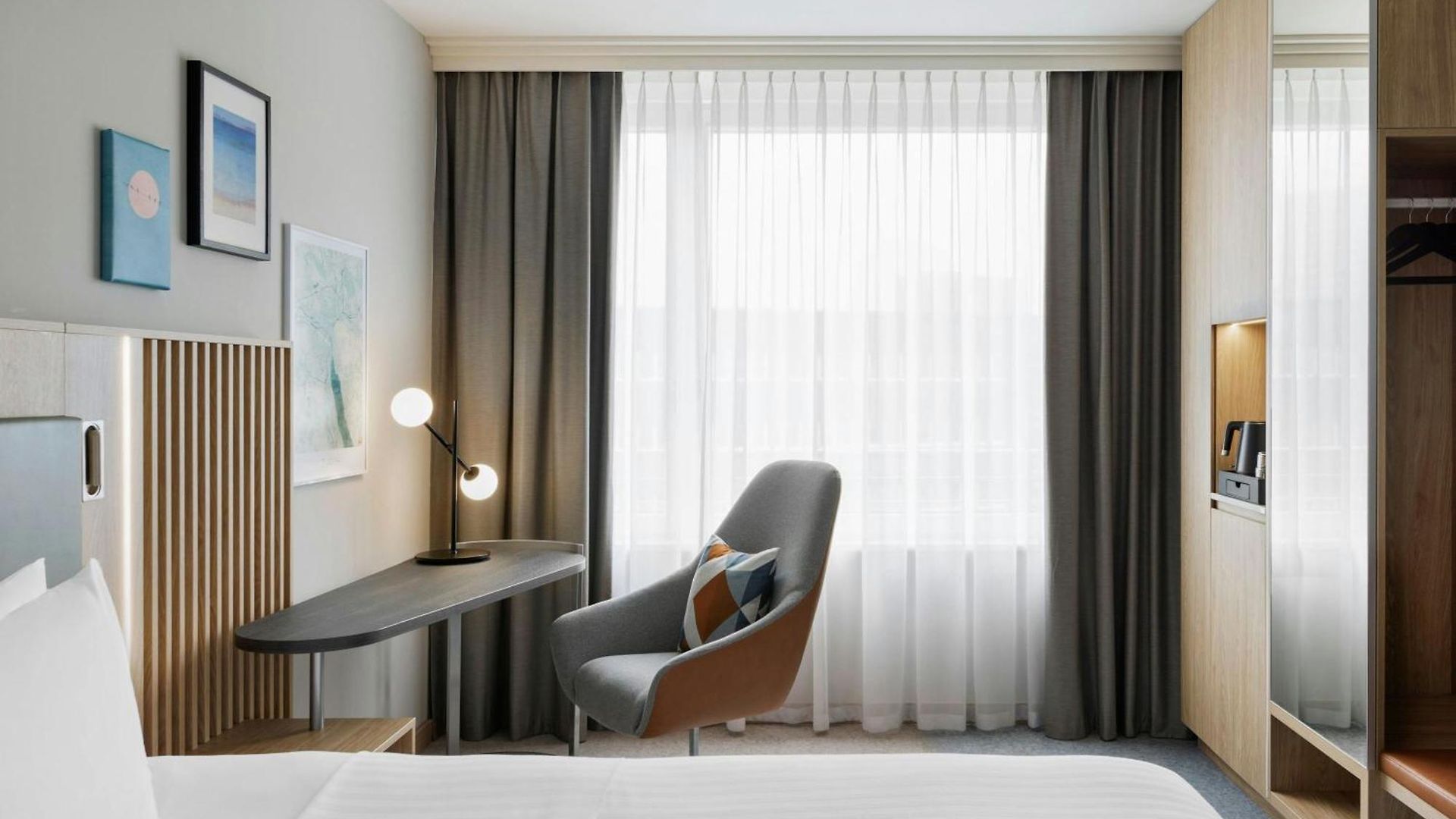 Courtyard By Marriott North Hotel