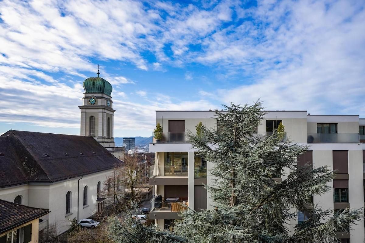 Azure · Wipkingen Apartment