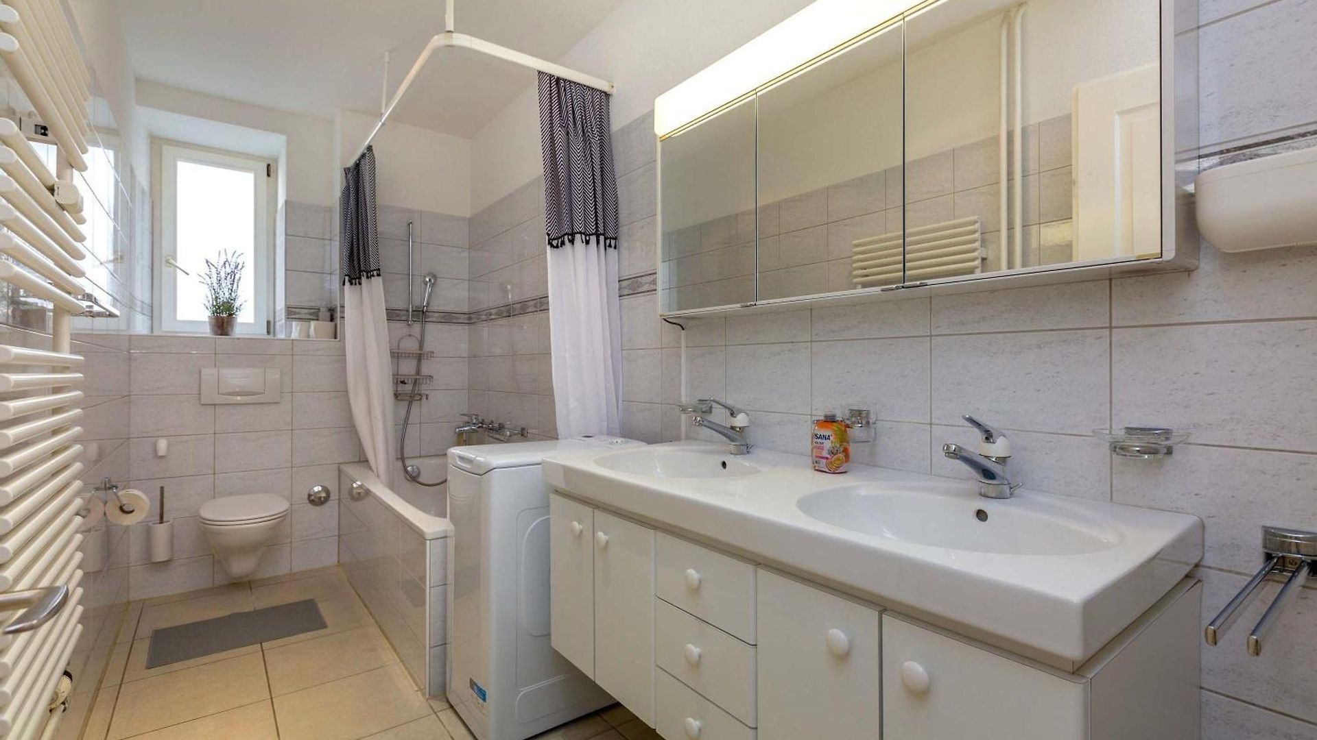 Kaya Diamond - 2br With Huge Terrace Apartment