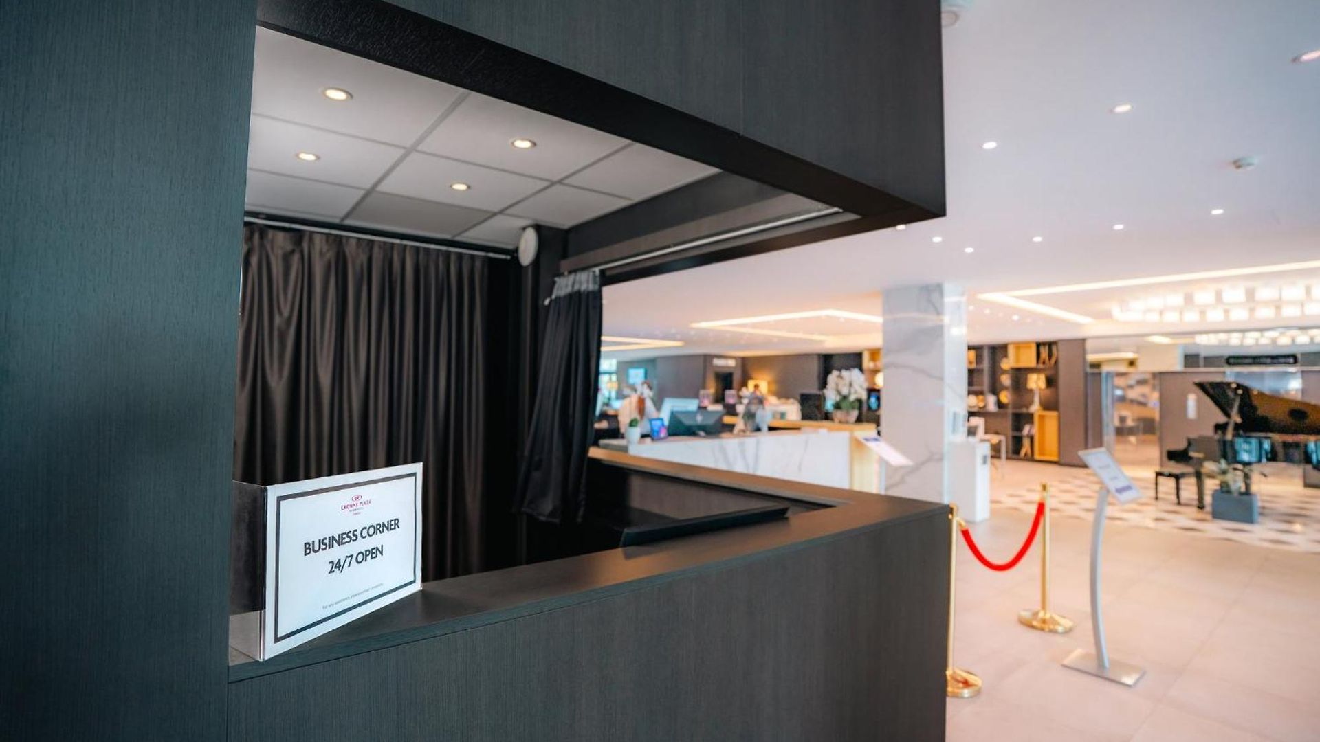 Crowne Plaza Zürich, An Ihg 4*