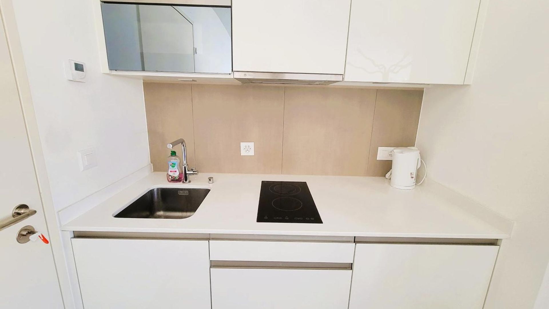 Stylish With Balcony Self Check-in A Hoh Apartment *