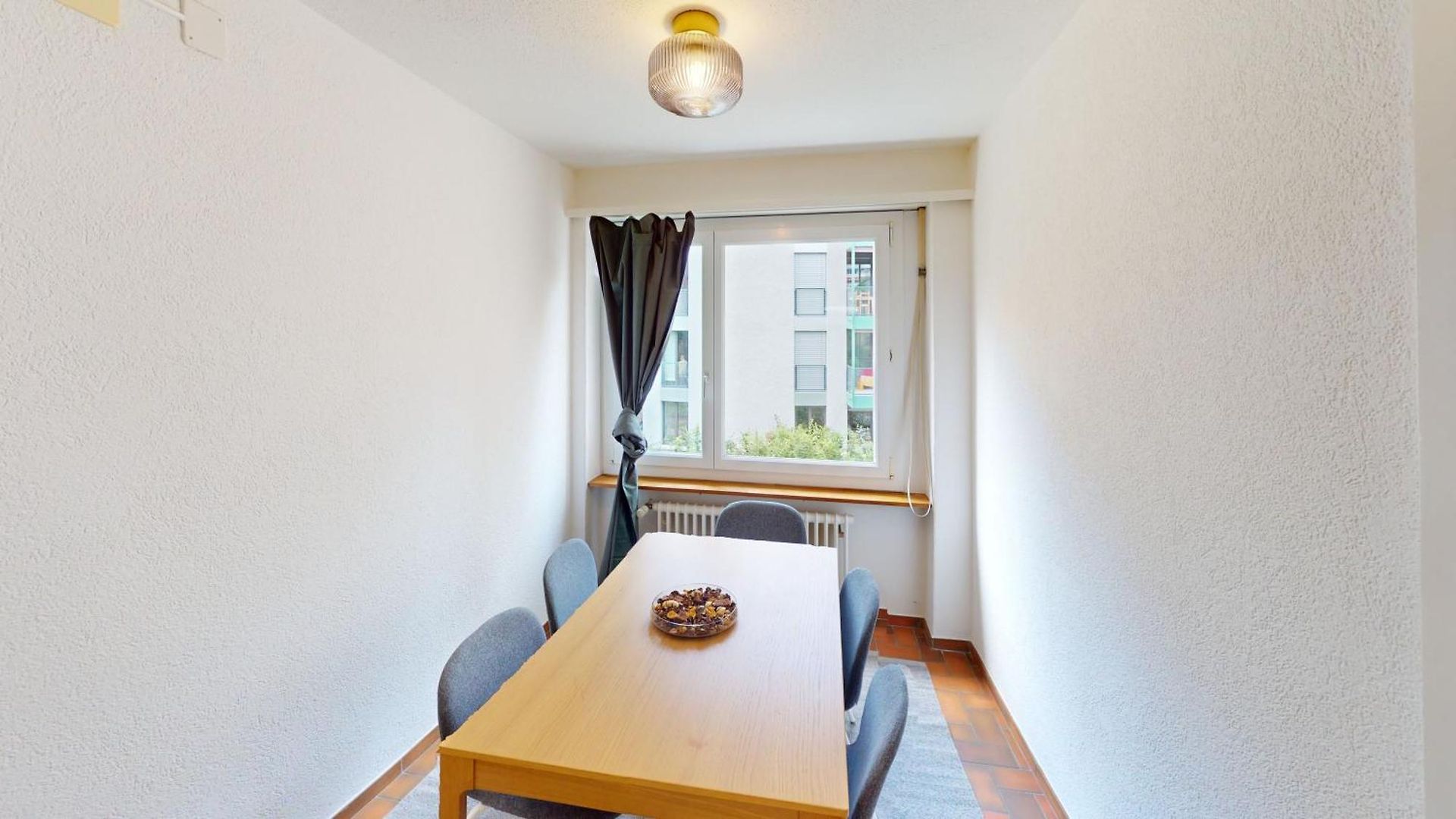 Cozy With Balcony In Apartment Zurich