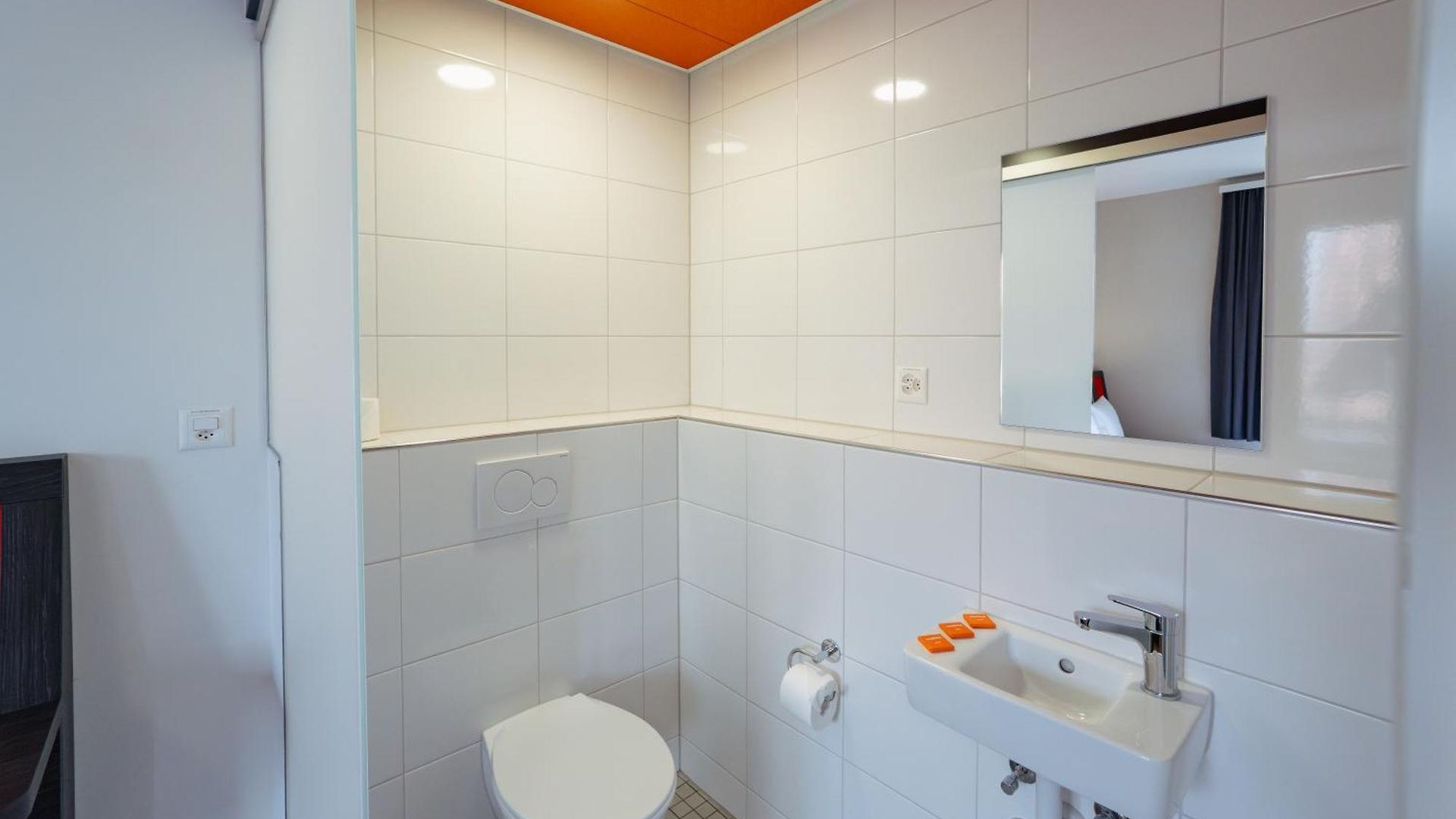 Easyhotel Main Station 3*