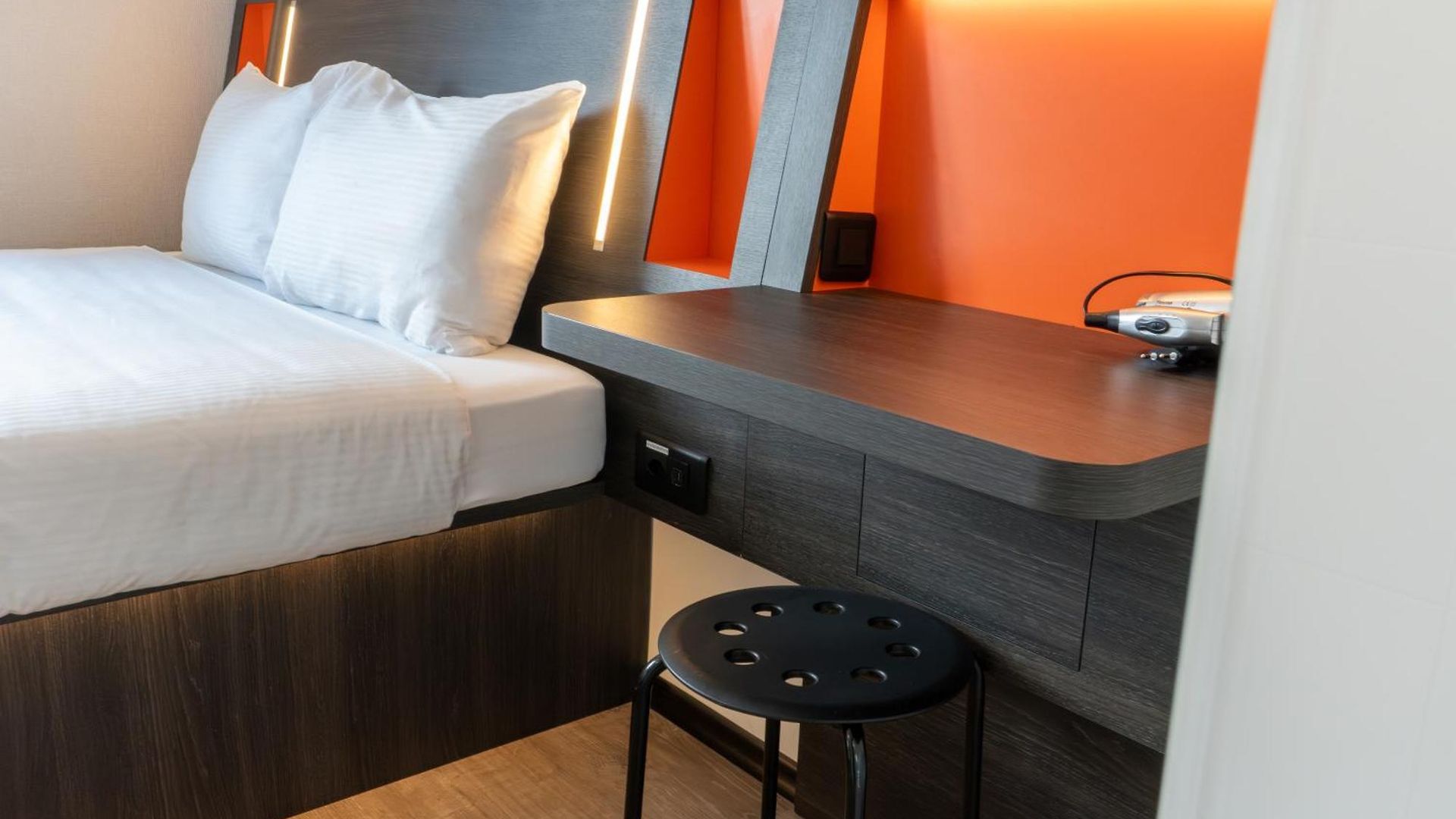Easyhotel Main Station Hotel