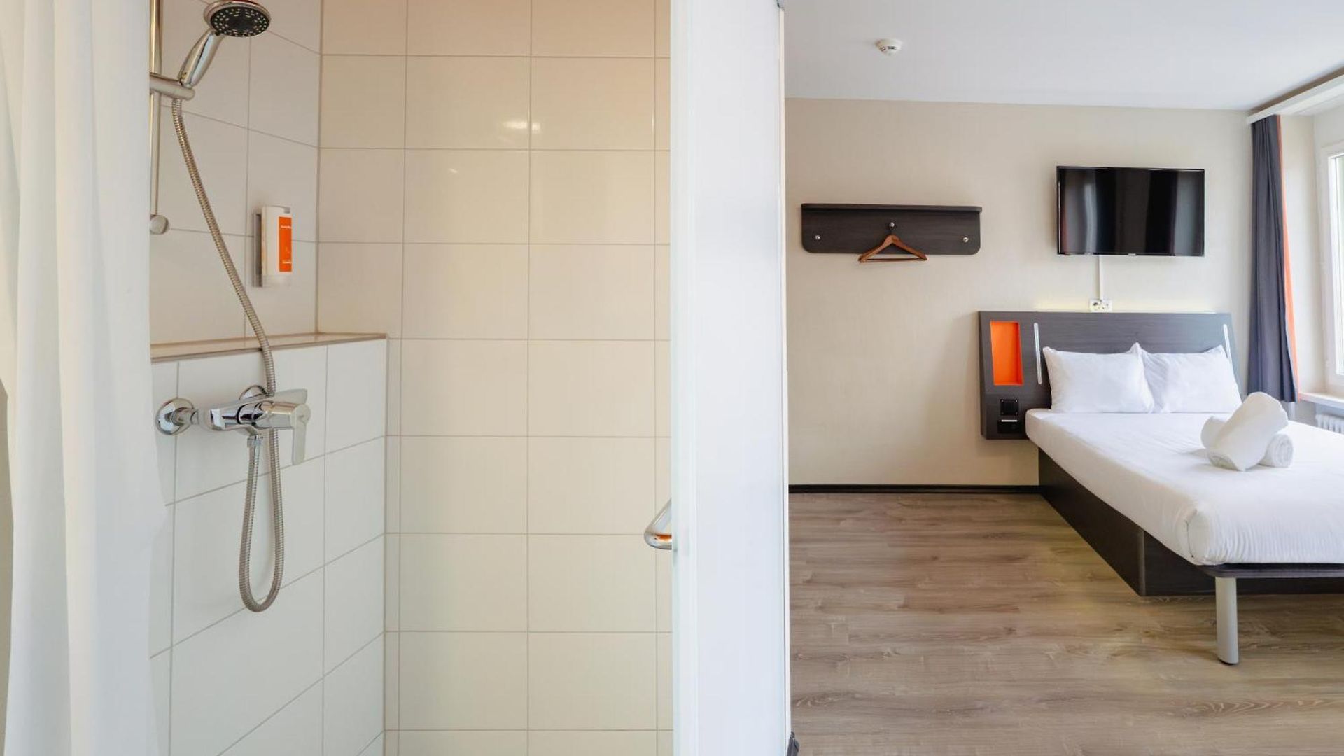 Easyhotel Main Station 3*
