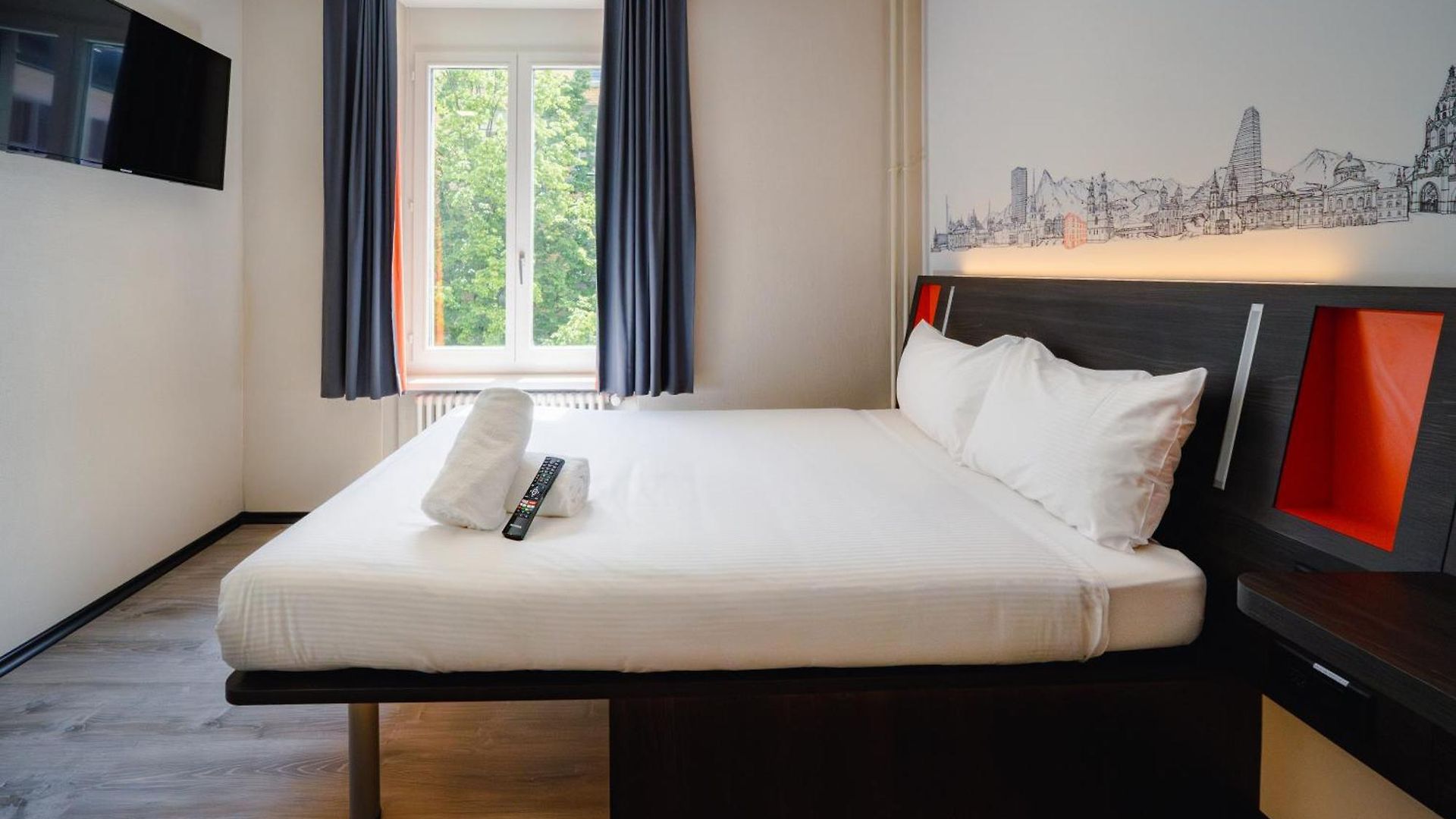 Easyhotel Main Station Hotel 3*
