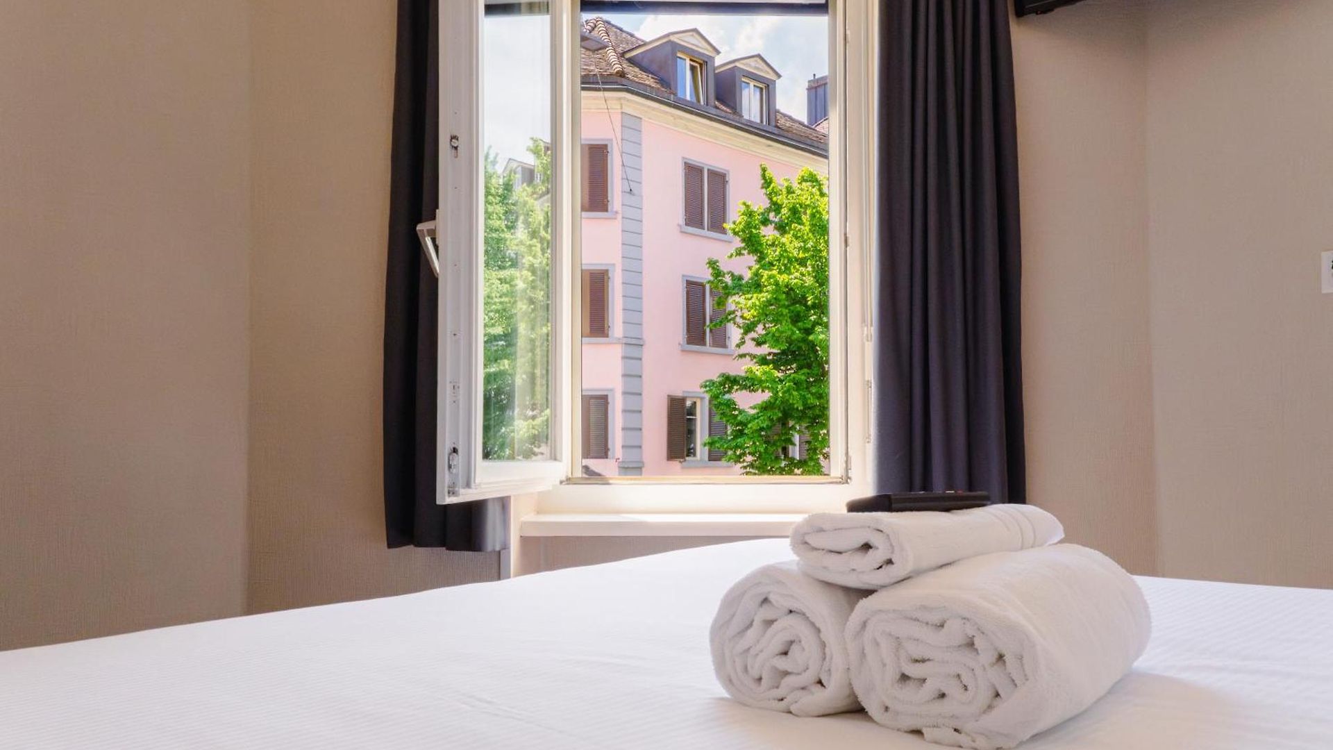 Easyhotel Main Station 3*