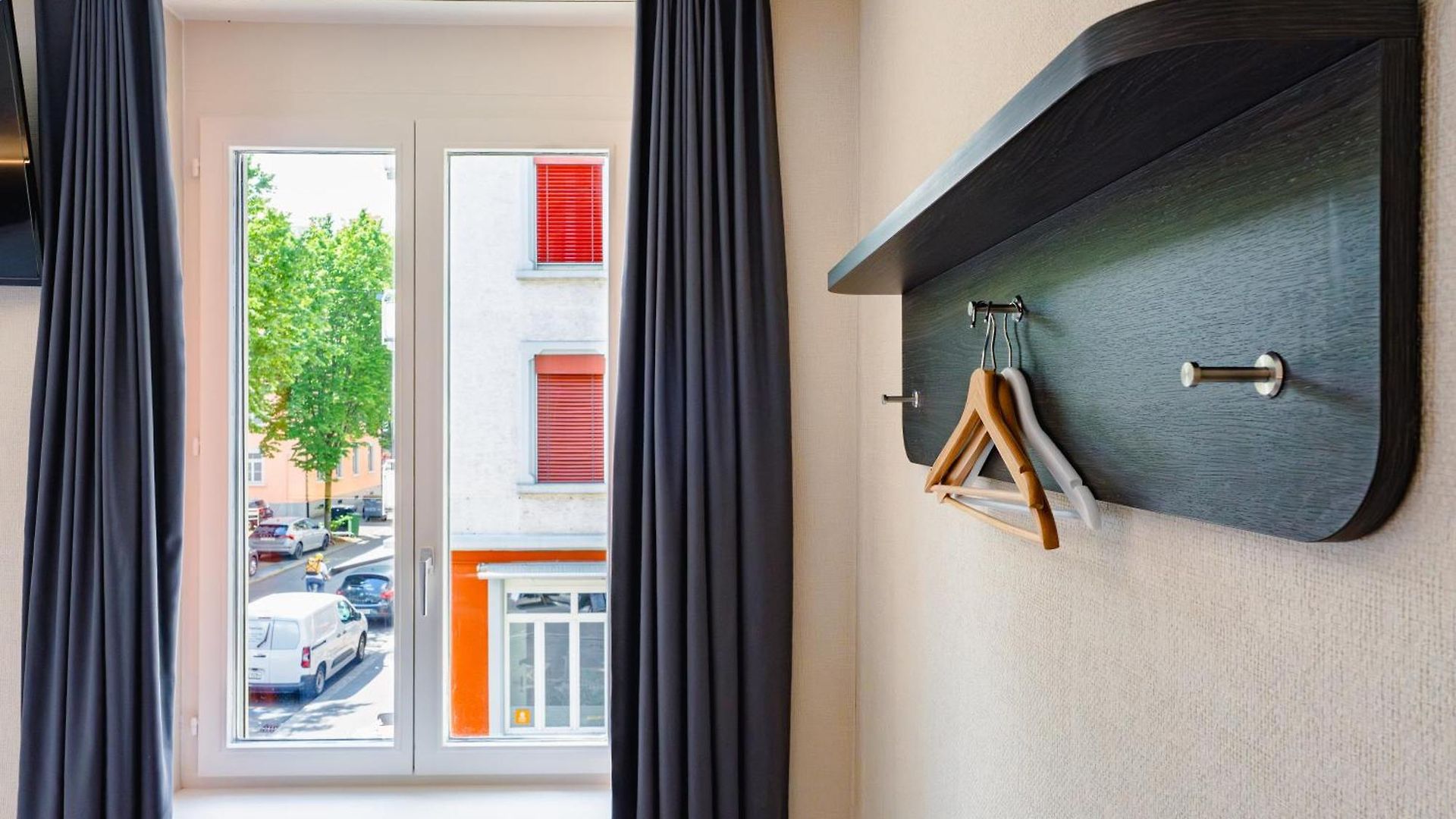 Easyhotel Main Station Hotel 3*