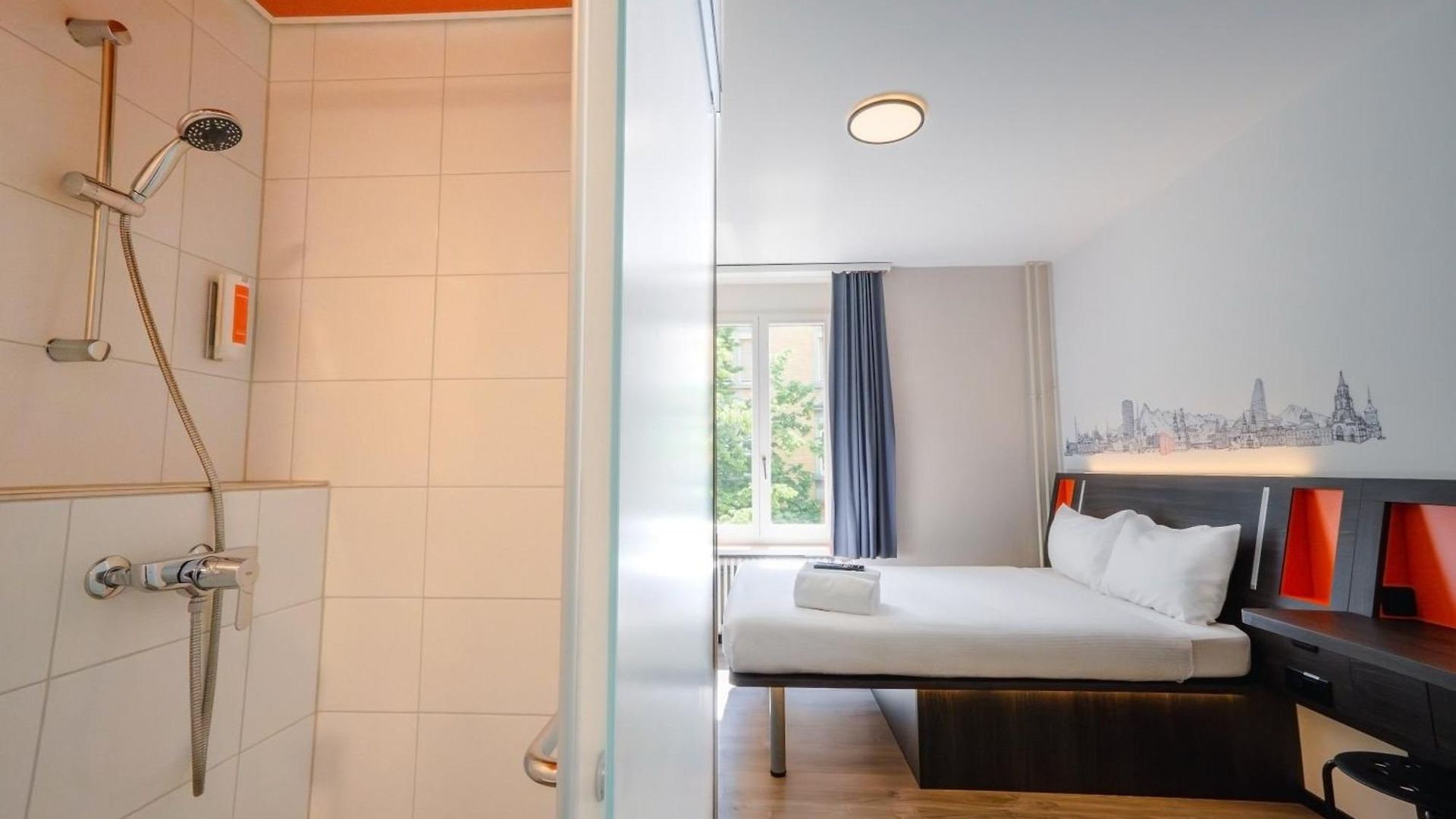 Easyhotel Main Station 3* Zurich