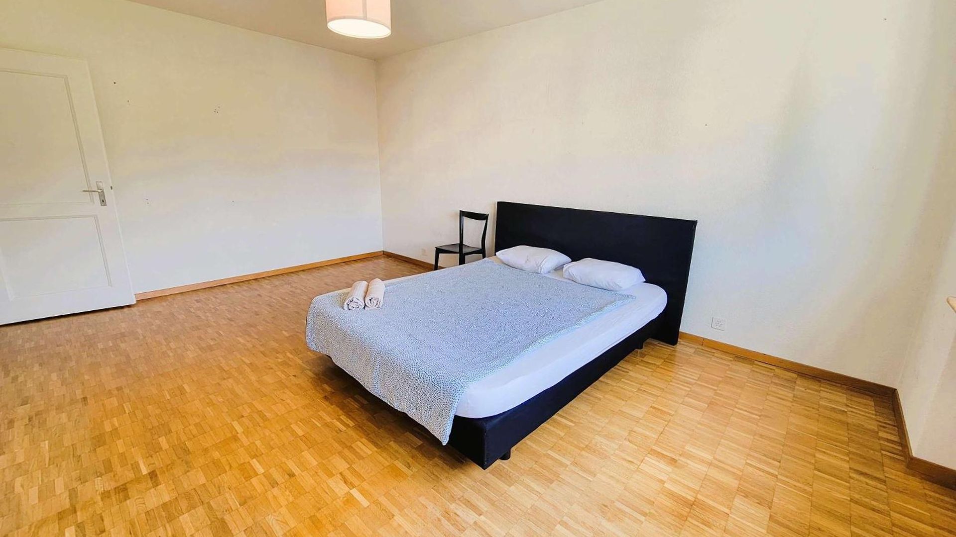 5 Bedroom Center With Balcony Dorf - Self Checkin Apartment Zurich