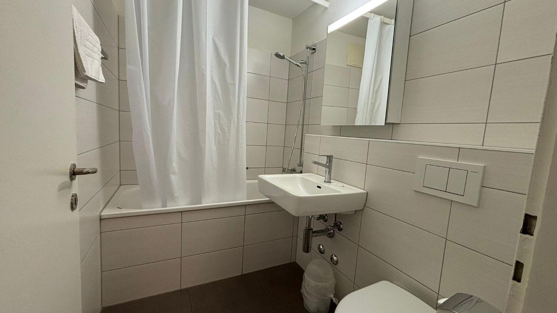 Apartment Spacious 1br Near Opera And - Mill 5 43 *
